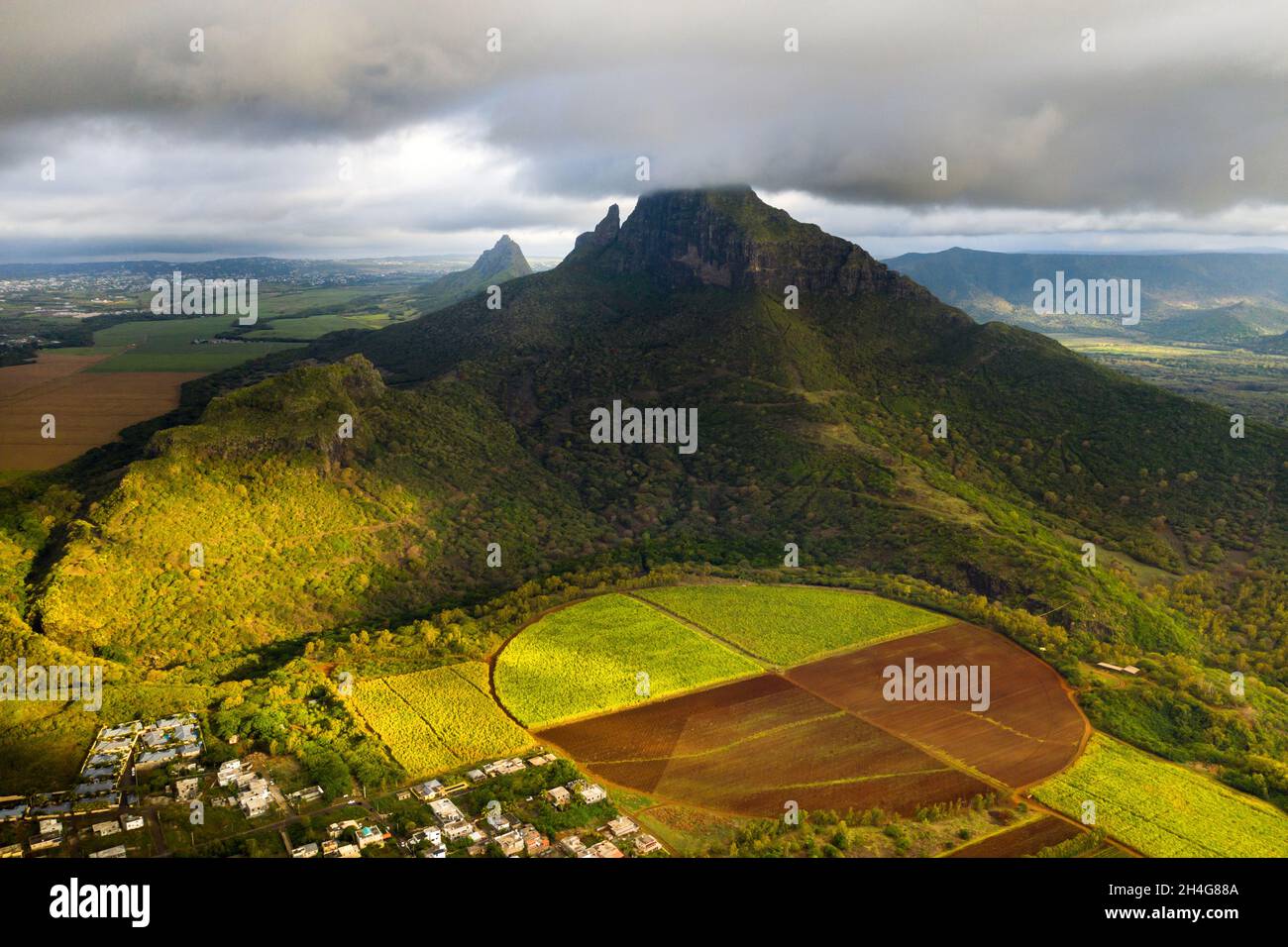 Blick aus der Höhe der auf der Insel Mauritius gelegenen Säfelder. Stockfoto