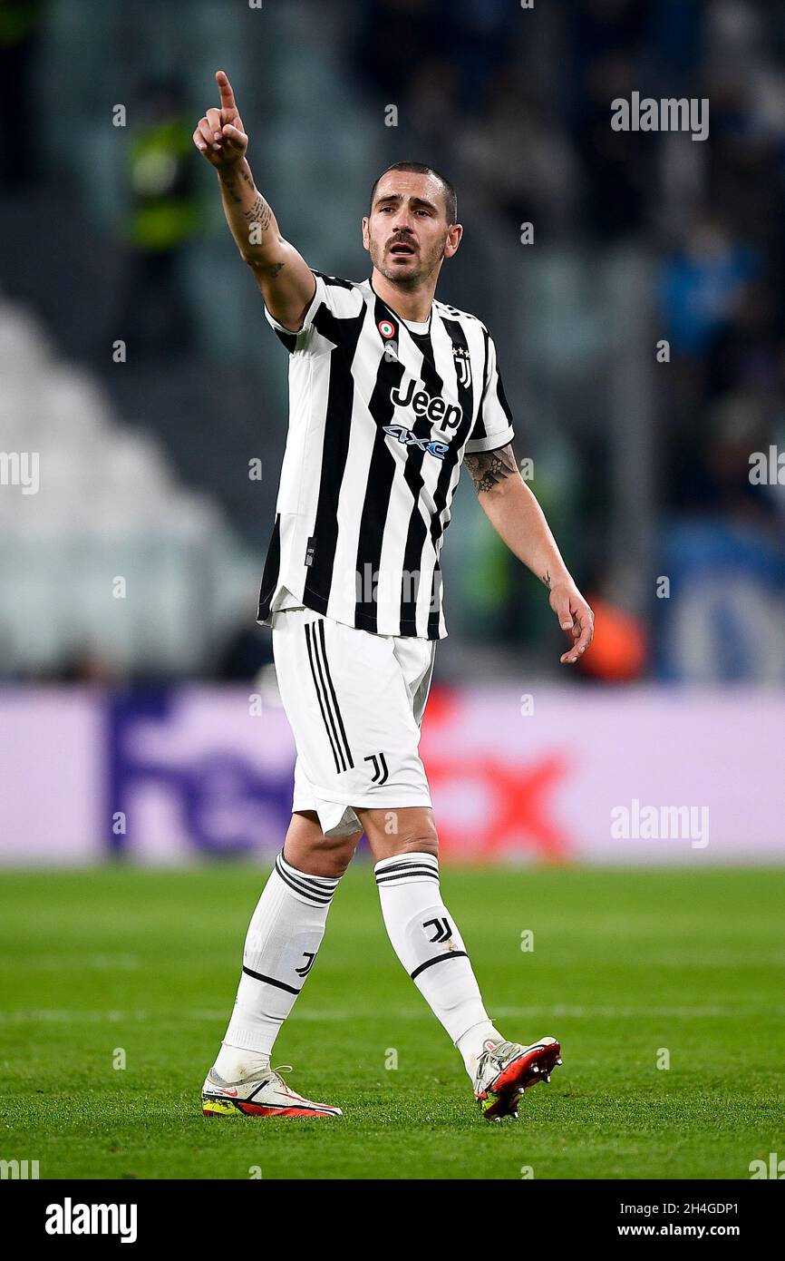 Turin, Italien. 02. November 2021. Leonardo Bonucci von Juventus FC ist während des Fußballspiels der UEFA Champions League zwischen dem FC Juventus und dem FC Zenit Saint Petersburg gedeutet. Kredit: Nicolò Campo/Alamy Live Nachrichten Stockfoto