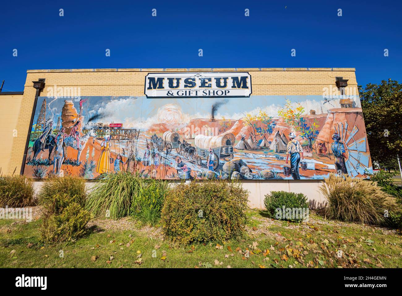 Oklahoma, OCT 28, 2021 - Außenansicht des Museums der Plains Indians und Pioneers Stockfoto