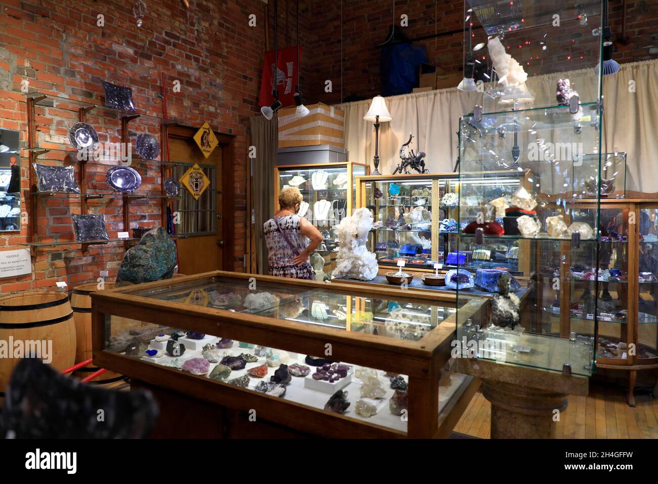 Kristalle, Edelsteine und Fossilien Produkte in Achate Designs ein Mineralienlager in Pioneer Square historischen Nachbarschaft.Seattle.Washington.USA Stockfoto