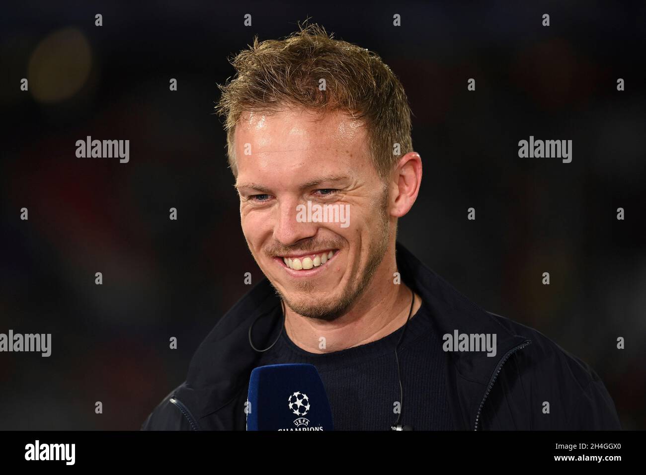 Trainer Julian NAGELSMANN (FC Bayern München) lacht, lacht, lacht, optimistisch, gut gelaunt, Einzelbild, getrimmt Einzelmotiv, Porträt, Porträt, Portrait Fußball Champions League Gruppe E/FC Bayern München - SL Benfica Lisbon 5-2, ALLIANZARENA München am 02.11. 2021 Stockfoto