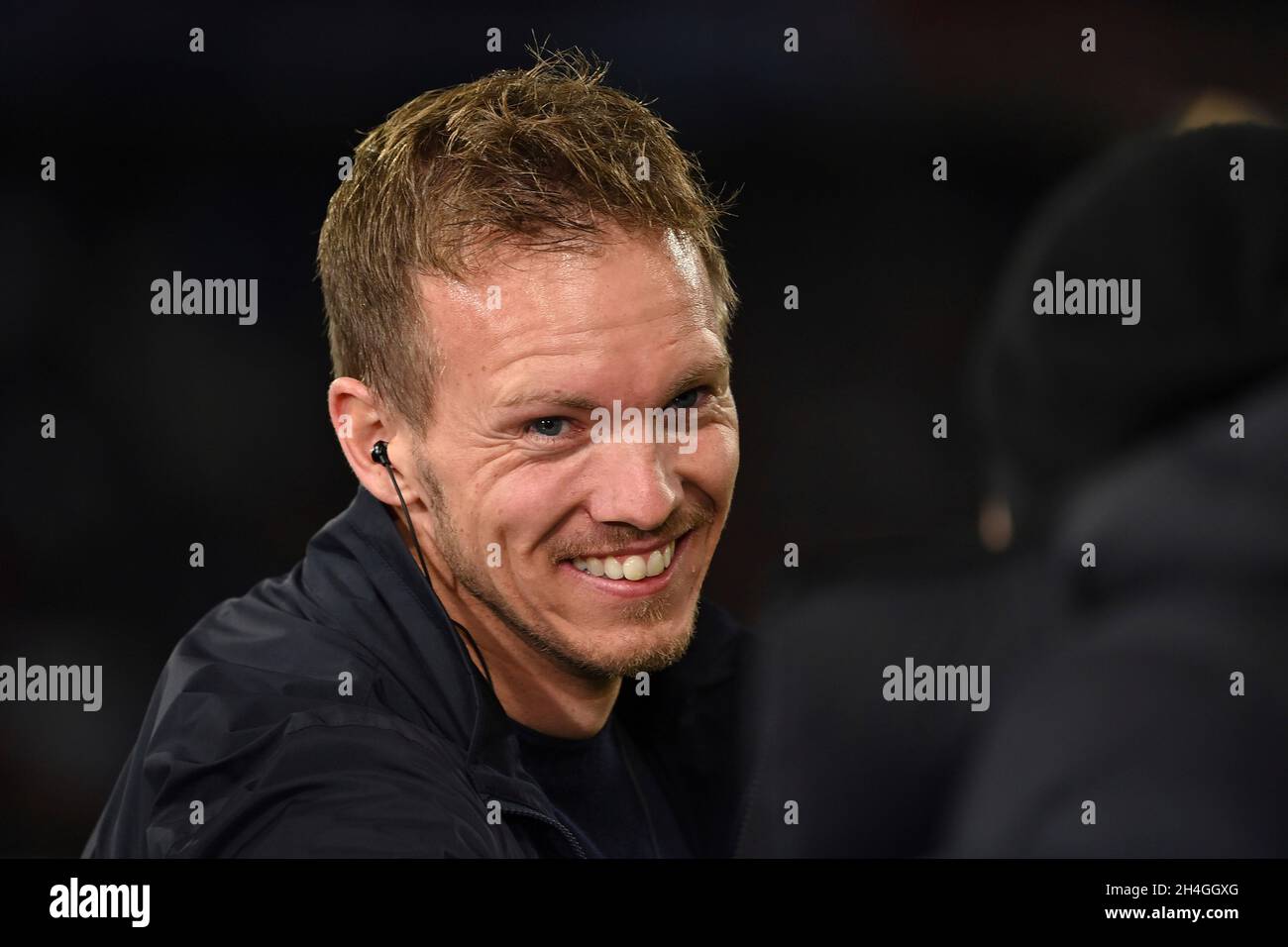 Trainer Julian NAGELSMANN (FC Bayern München) lacht, lacht, lacht, optimistisch, gut gelaunt, Einzelbild, getrimmt Einzelmotiv, Porträt, Porträt, Portrait Fußball Champions League Gruppe E/FC Bayern München - SL Benfica Lisbon 5-2, ALLIANZARENA München am 02.11. 2021 Stockfoto