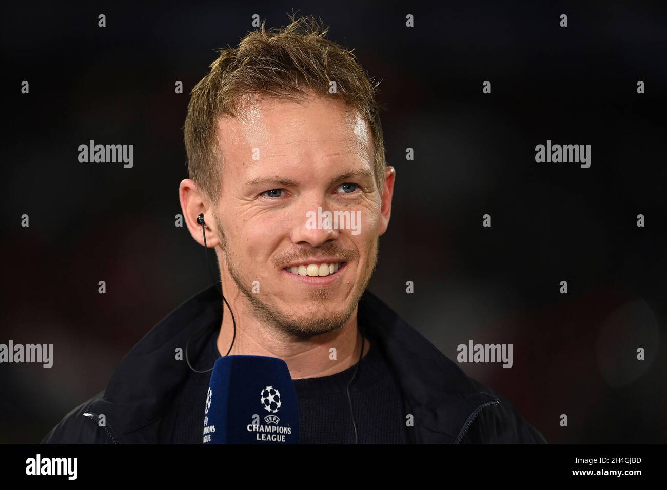 Trainer Julian NAGELSMANN (FC Bayern München) lacht, lacht, lacht, optimistisch, gut gelaunt, Einzelbild, getrimmt Einzelmotiv, Porträt, Porträt, Portrait Fußball Champions League Gruppe E/FC Bayern München - SL Benfica Lisbon 5-2, ALLIANZARENA München am 02.11. 2021 Stockfoto