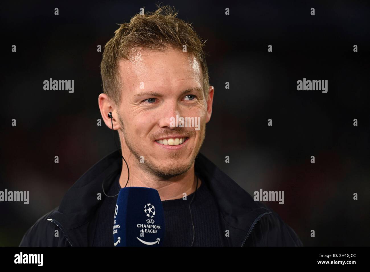 Trainer Julian NAGELSMANN (FC Bayern München) lacht, lacht, lacht, optimistisch, gut gelaunt, Einzelbild, getrimmt Einzelmotiv, Porträt, Porträt, Portrait Fußball Champions League Gruppe E/FC Bayern München - SL Benfica Lisbon 5-2, ALLIANZARENA München am 02.11. 2021 Stockfoto