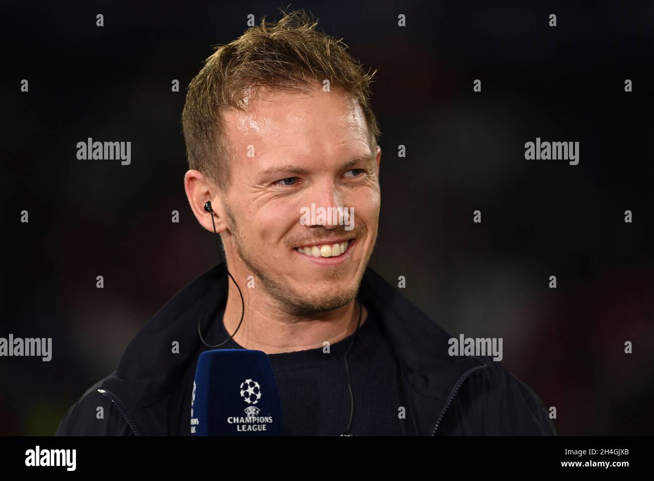 Trainer Julian NAGELSMANN (FC Bayern München) lacht, lacht, lacht, optimistisch, gut gelaunt, Einzelbild, getrimmt Einzelmotiv, Porträt, Porträt, Portrait Fußball Champions League Gruppe E/FC Bayern München - SL Benfica Lisbon 5-2, ALLIANZARENA München am 02.11. 2021 Stockfoto