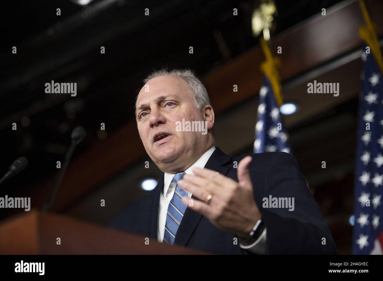 Steve Scalise (Republikaner von Louisiana), ein Minderheitsfrachtiger des US-Repräsentantenhauses, hält während einer Pressekonferenz im Anschluss an das Treffen der Republikaner im Repräsentantenhaus am Dienstag, den 2. November, im US-Kapitol in Washington, DC, USA, 2021. Foto von Rod Lampey/CNP/ABACAPRESS.COM Stockfoto