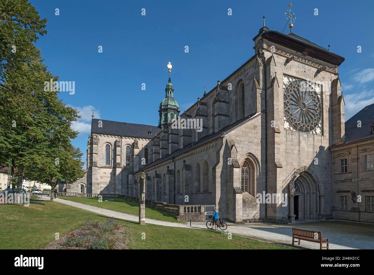 Ehemalige Abteikirche mit gotischer Rosette am Westportal, Ebrach, Oberfranken, Bayern, Deutschland Stockfoto