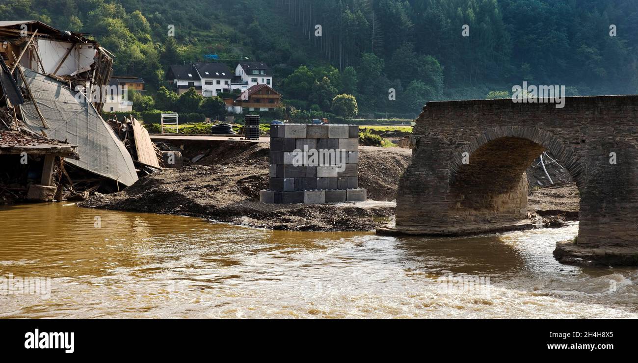 Flutkatastrophe 2021, zerstörte Nepomuk-Brücke über die Ahr, Rech, Ahrtal, Eifel, Rheinland-Pfalz, Deutschland Stockfoto