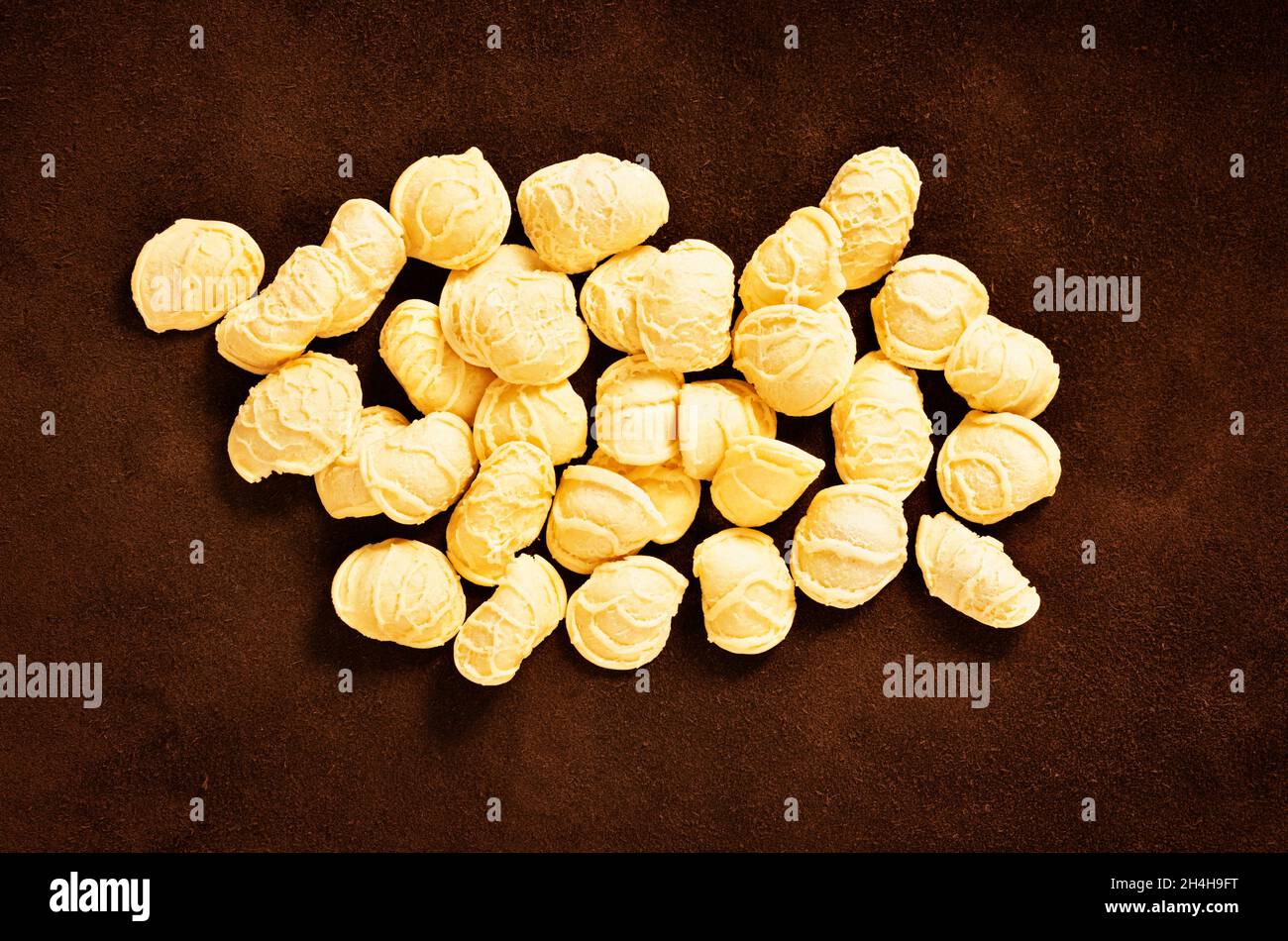 Pasta orecchiette, kleine ohrförmige Pasta mit rauer Oberfläche Stockfoto