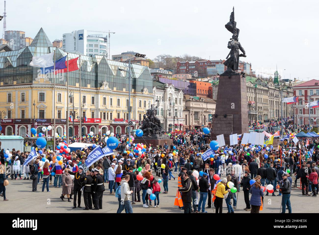 Wladiwostok, Russland - 1. Mai 2016: Feierliche Prozession zum 1. Mai. Stockfoto