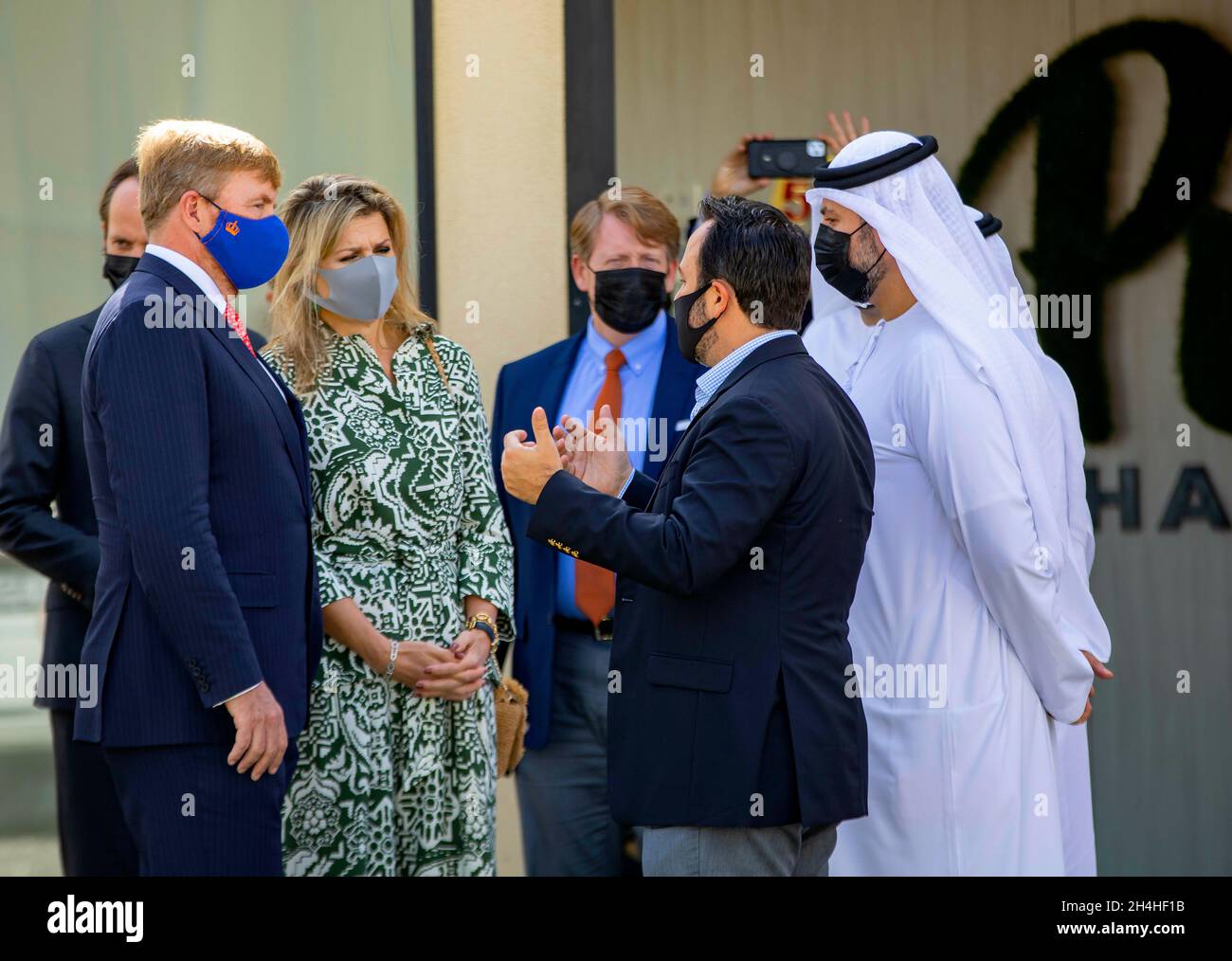 Abu Dhabi, 03. November 2021, König Willem-Alexander und Königin Maxima aus den Niederlanden kommen am 03. November 2021 zu einem Arbeitsbesuch bei Pure Harvest in Abu Dhabi an. Mitten in der Wüste produziert Pure Harvest Tomaten, Erdbeeren und Salat auf nachhaltige Weise, Die verwendeten Technologien und das Know-how zur Entwicklung des Gewächshauses wurden von verschiedenen niederländischen Parteien bereitgestellt.Foto: Albert Nieboer/Netherlands OUT/Point de Vue OUT Stockfoto