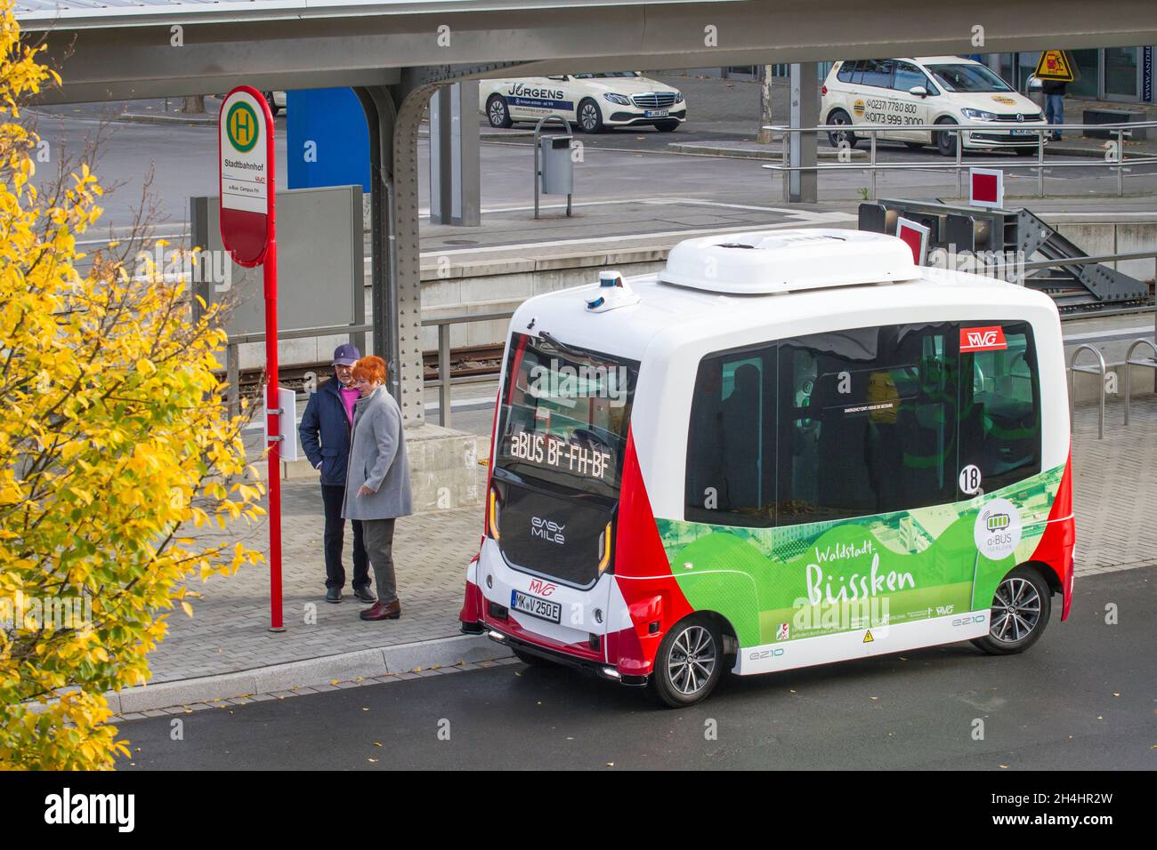 Autonom fahrende Elektrobusse fahren auf einer 1.5 km langen Strecke zwischen dem Bahnhof und dem Campus der Fachhochschule Südwest Stockfoto