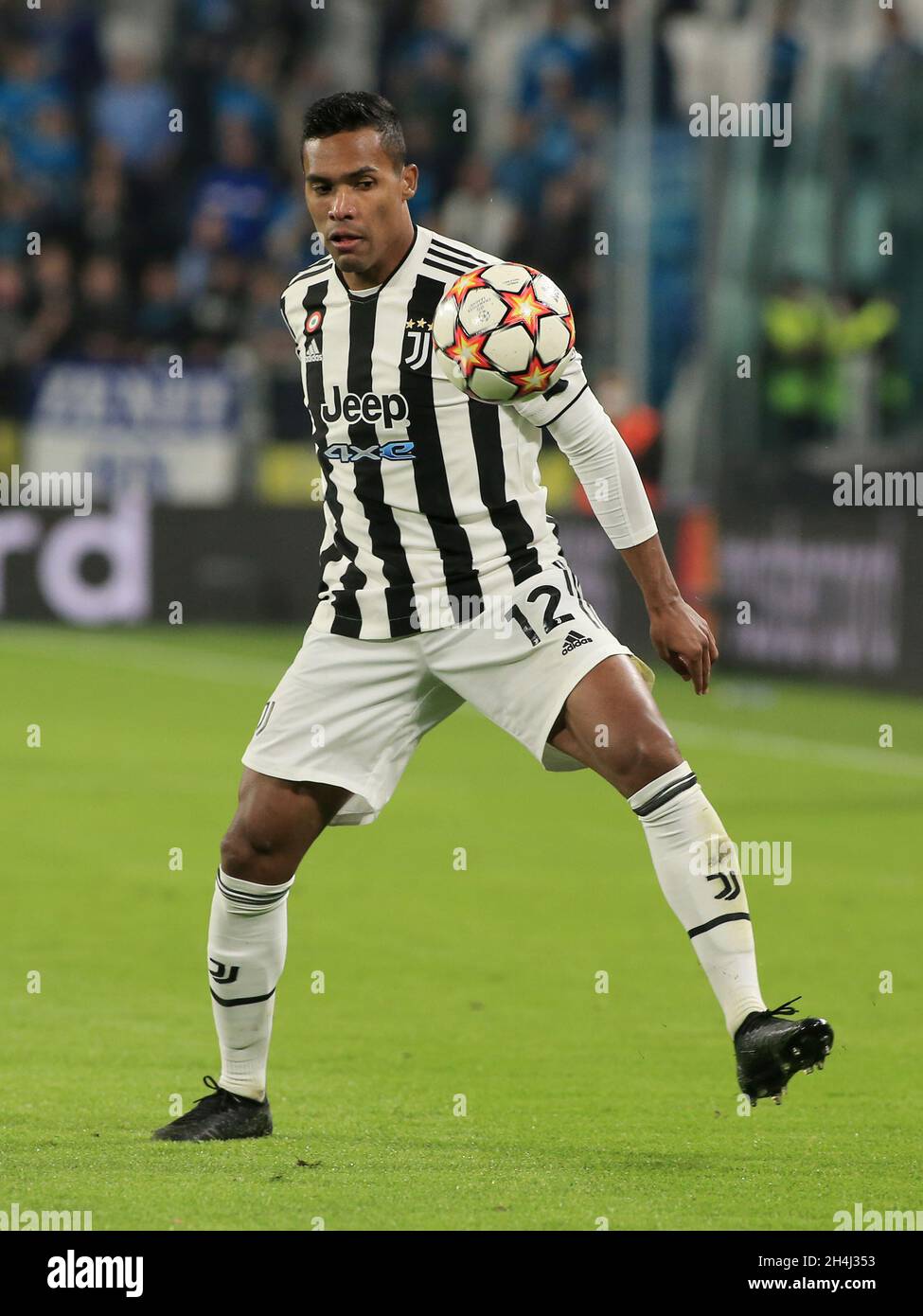 Turin, Italien. November 2021. Alex Sandro (Juventus FC) während Juventus FC vs Zenit St. Petersburg, UEFA Champions League Fußballspiel in Turin, Italien, November 02 2021 Quelle: Independent Photo Agency/Alamy Live News Stockfoto