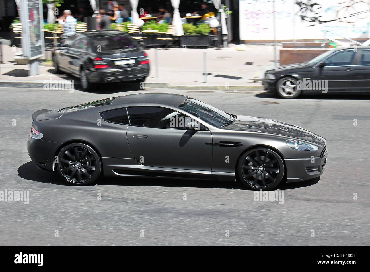 Kiew, Ukraine - 10. Juni 2017. Aston Martin DB9 Projekt Kahn in der Stadt Stockfoto