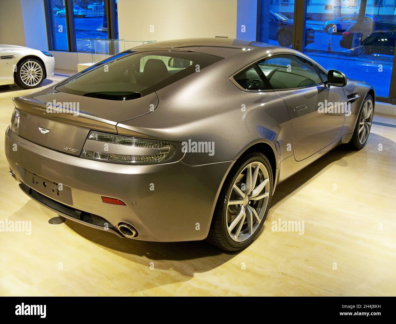 Kiew, Ukraine - 7. März 2011: Aston Martin V12 Vantage. Neues Auto Stockfoto