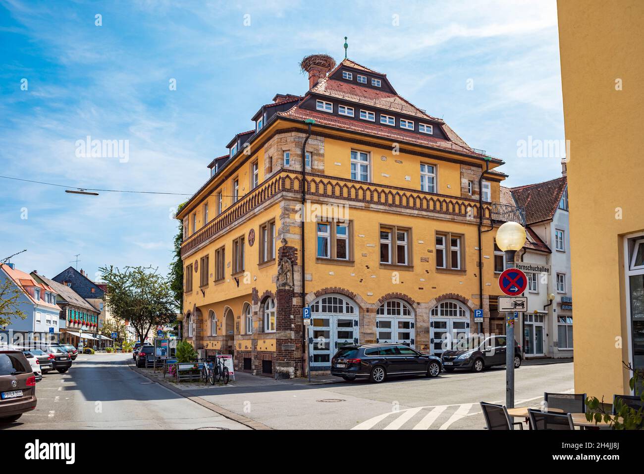 FORCHHEIM, DEUTSCHLAND - CA. AUGUST 2021: Die Hornschuch-Allee in Forchheim, Bayern, Deutschland Stockfoto