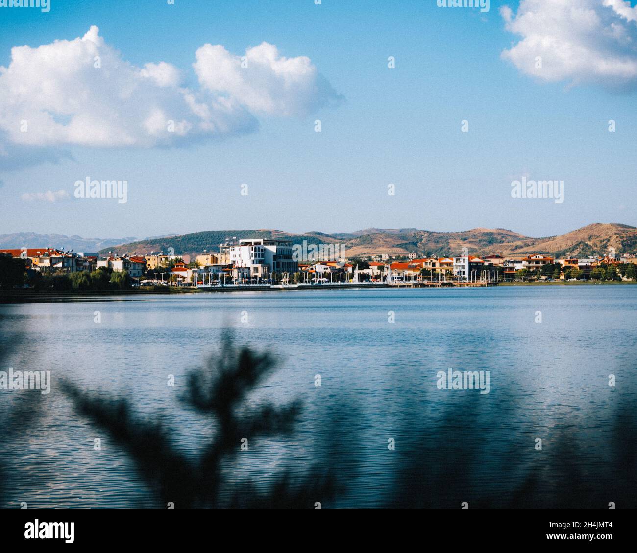 Wunderschöne Landschaft mit Blick auf die Stadt Stockfoto