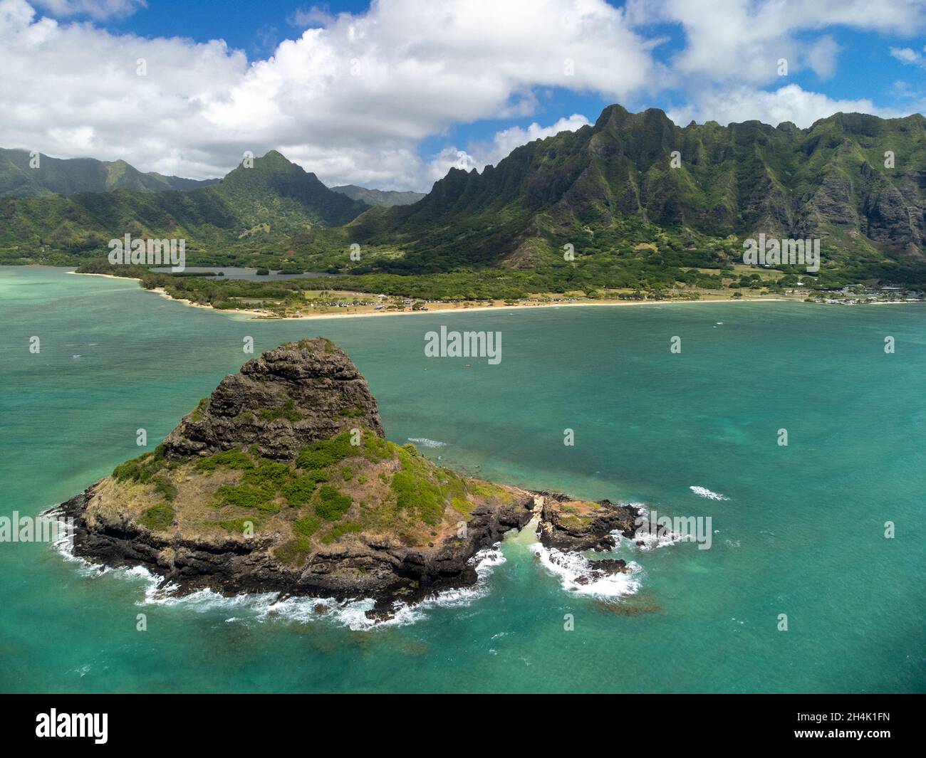 Mokoli'i Island (früher bekannt als veralteter Begriff „Chinaman's hat“), Kane'ohe Bay, Oahu, Hawaii, USA Stockfoto