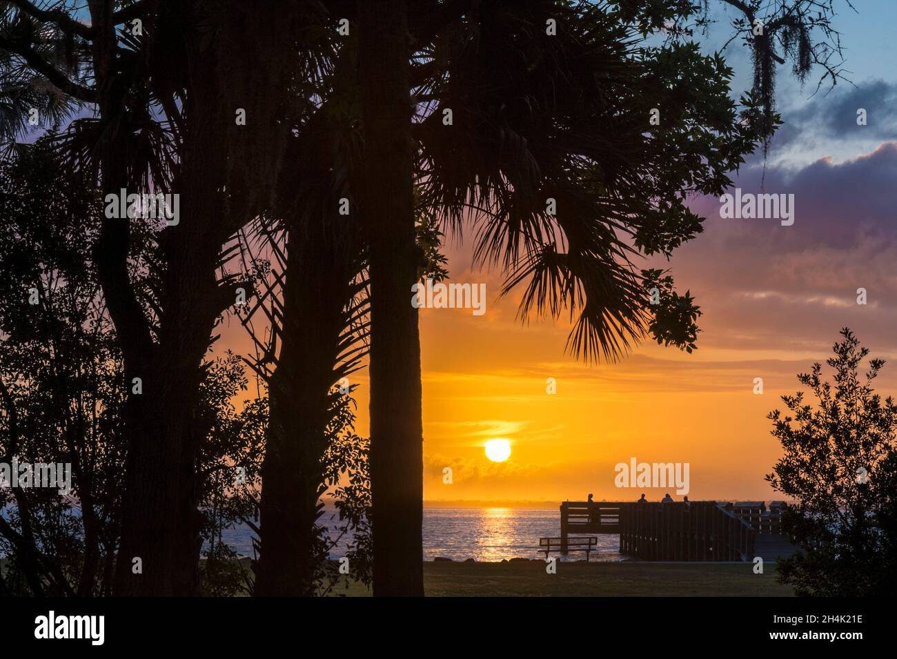 USA, Florida, Orlando, Cape Canaveral, Sonnenuntergang über dem Kennedy Space Center Stockfoto