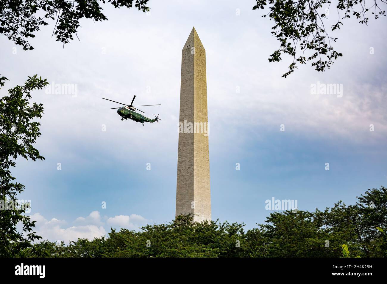 Washington Memorial und Marine 1 Hubschrauber, Washington, District of Columbia USA Stockfoto