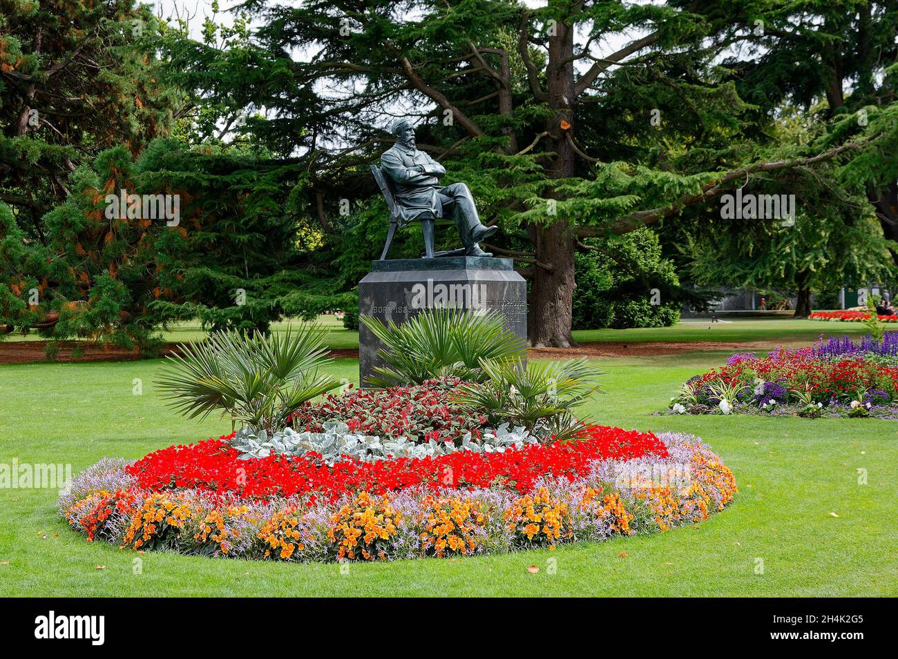 William Sefton Moorhouse Bronzestatue, 1885, historisches Wahrzeichen, Politiker, Blumenbeete, Bäume, Bildhauer George Anderson Lawson, Botanischer Garten; S Stockfoto