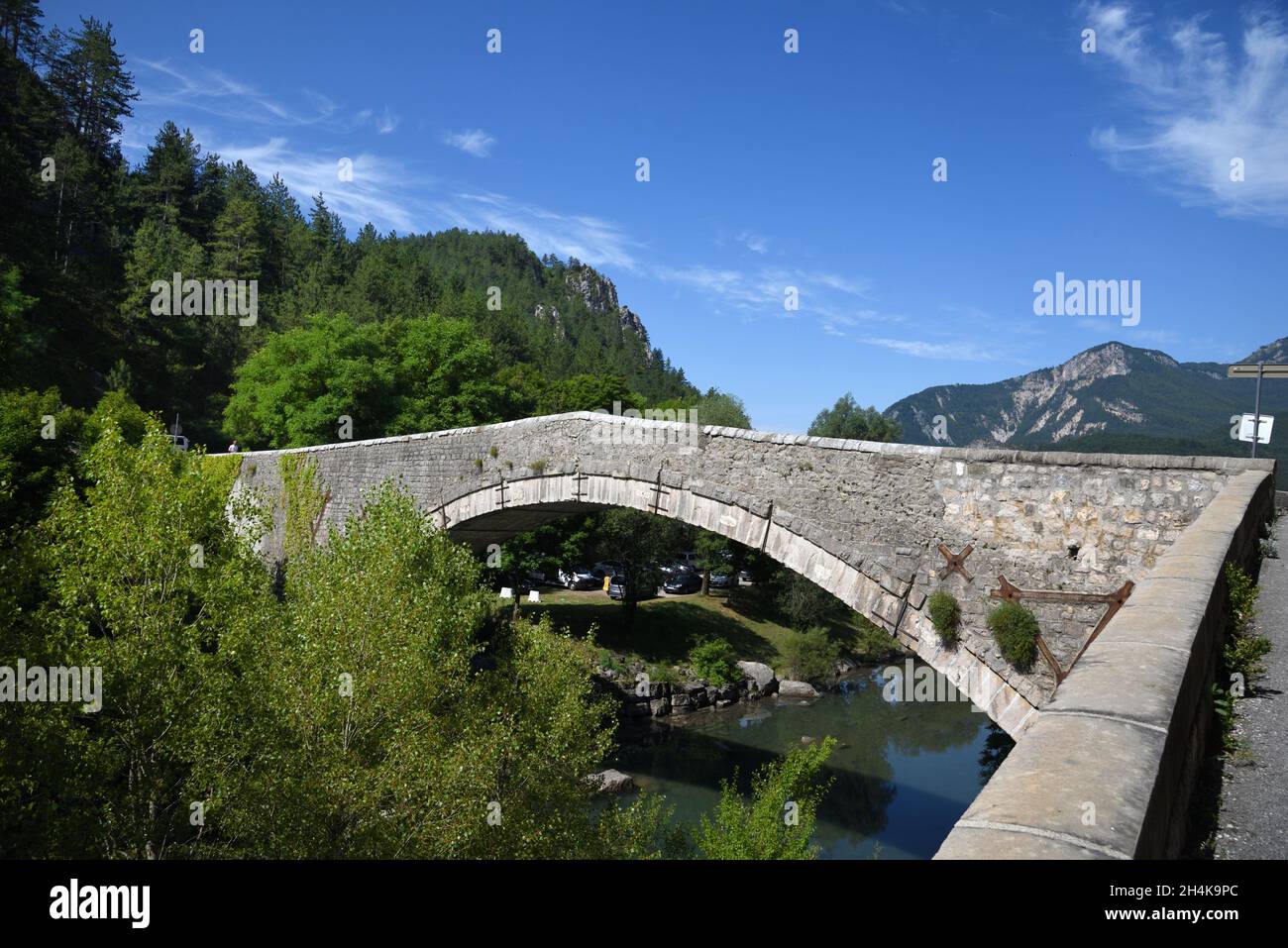 Mittelalterliche Steinbrücke, Pont du Roc, über dem Fluss Verdon bei Castellane Alpes-de-Haute-Provence Frankreich Stockfoto