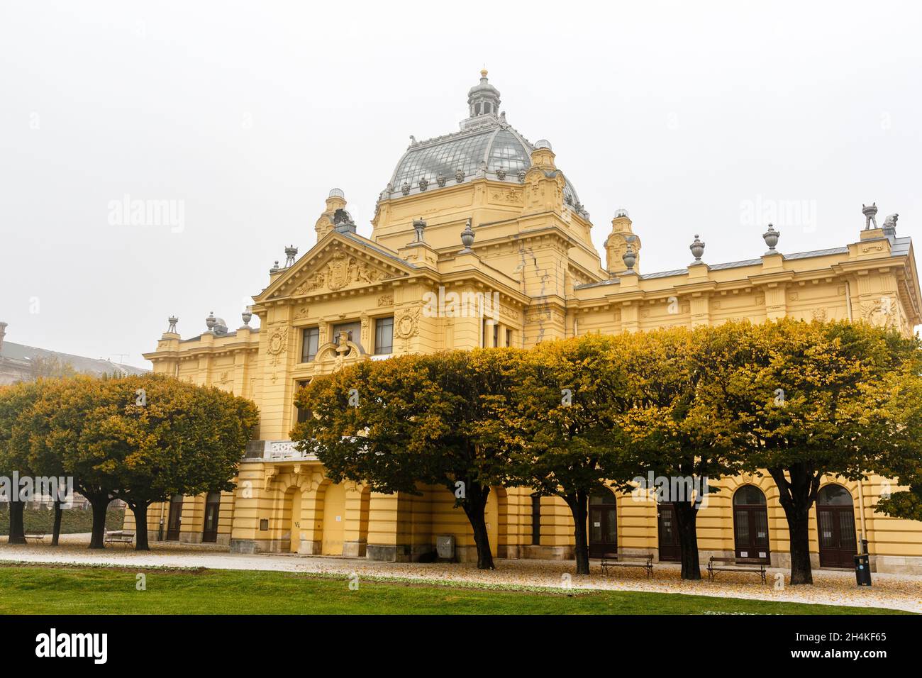 Außenansicht des Kunstpavillons in der Unterstadt Zagreb, Kroatien, Balkan, Europa Stockfoto