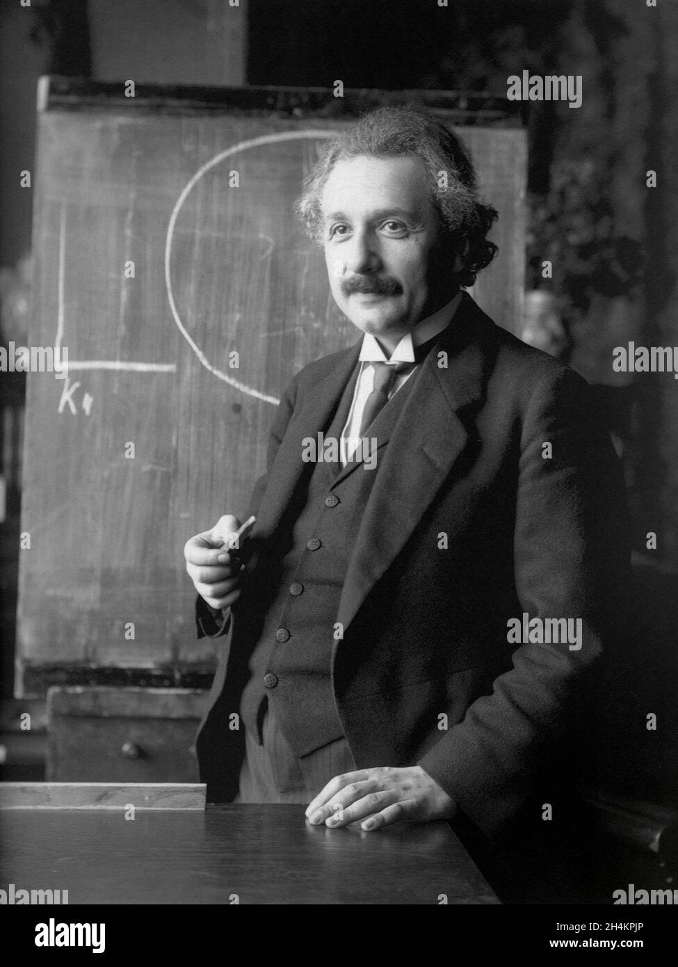 WIEN, ÖSTERREICH - 1921 - Albert Einstein während eines Vortrags in Wien Österreich - Foto: Geopix/Ferdinand Schmutzer Stockfoto