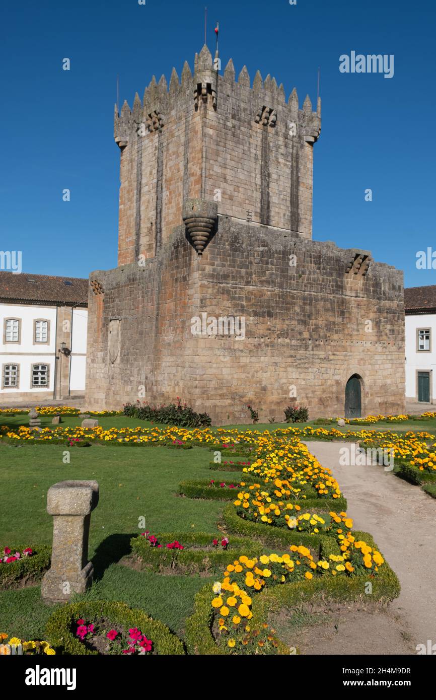 Chaves Stadt historisches Schloss mit schönen Blumengarten, Chaves, Vila Real, Portugal, Europa Stockfoto