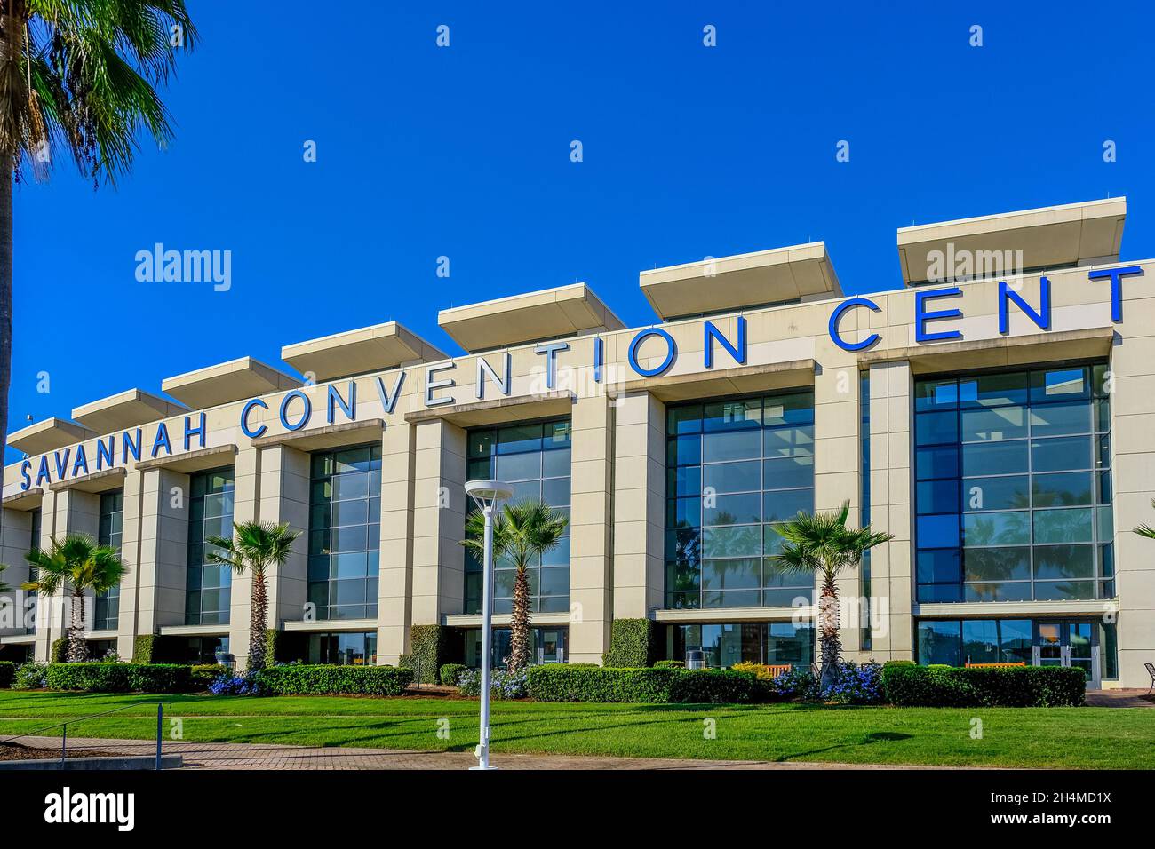 Vor dem Savannah Convention Center Stockfoto