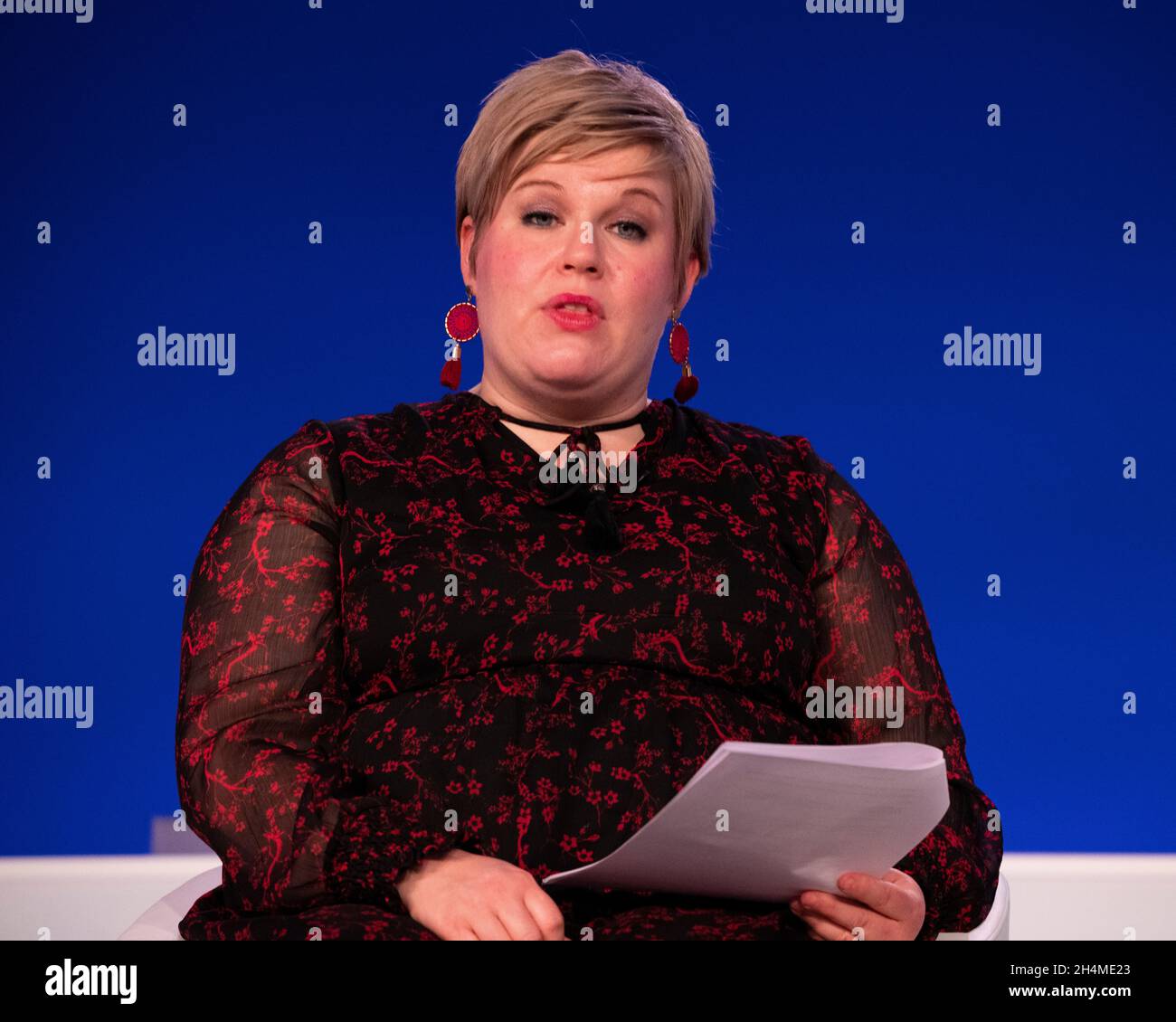 Glasgow, Schottland, Großbritannien. November 2021. IM BILD: Annia Saarikko, Finanzministerin, Finnland. Der Moderator Jochen Flasbarth, Staatssekretär im Ministerium für Umwelt, Naturschutz und Reaktorsicherheit, Deutschland, moderierte eine Podiumsdiskussion zum Thema ‘die Unterstützung der Entwicklungsländer verbessern und das 100 Milliarden Dollar-Ziel und darüber hinaus verwirklichen'. Sprecher (links-rechts): Annia Saarikko, finnische Finanzministerin; Yannick Glenmarec, Executive Director Green Climate Fund; Dr. Akinwumi A Adesina, Präsidentin der Afrikanischen Entwicklungsbank-Gruppe; Moderator Jochen Flasbarth. Quelle: Colin Fisher/Alamy Live News Stockfoto