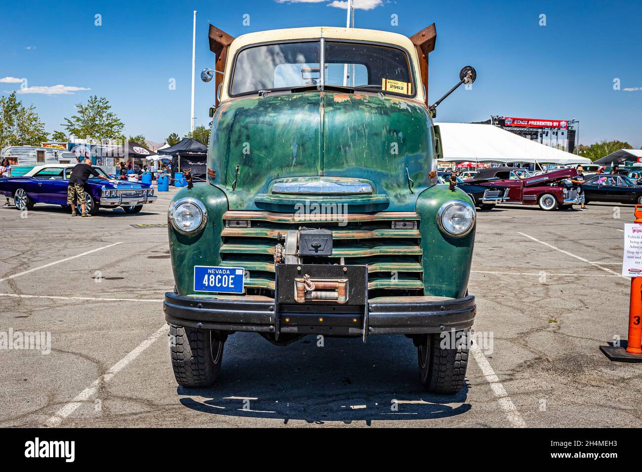 Reno, NV - 4. August 2021: 1948 Chevrolet-Kabine über Motor COE Pickup Truck auf einer lokalen Automshow. Stockfoto