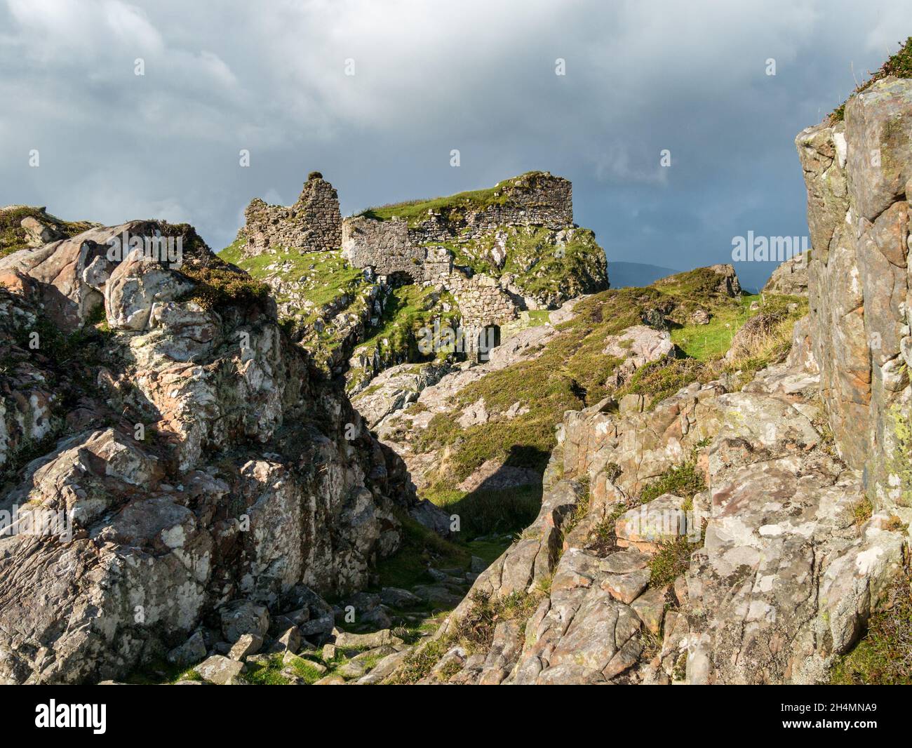 Ruinen von Dun Scaich (Dunscaith) Castle, Tokavaig, Isle of Skye, Schottland, Großbritannien Stockfoto
