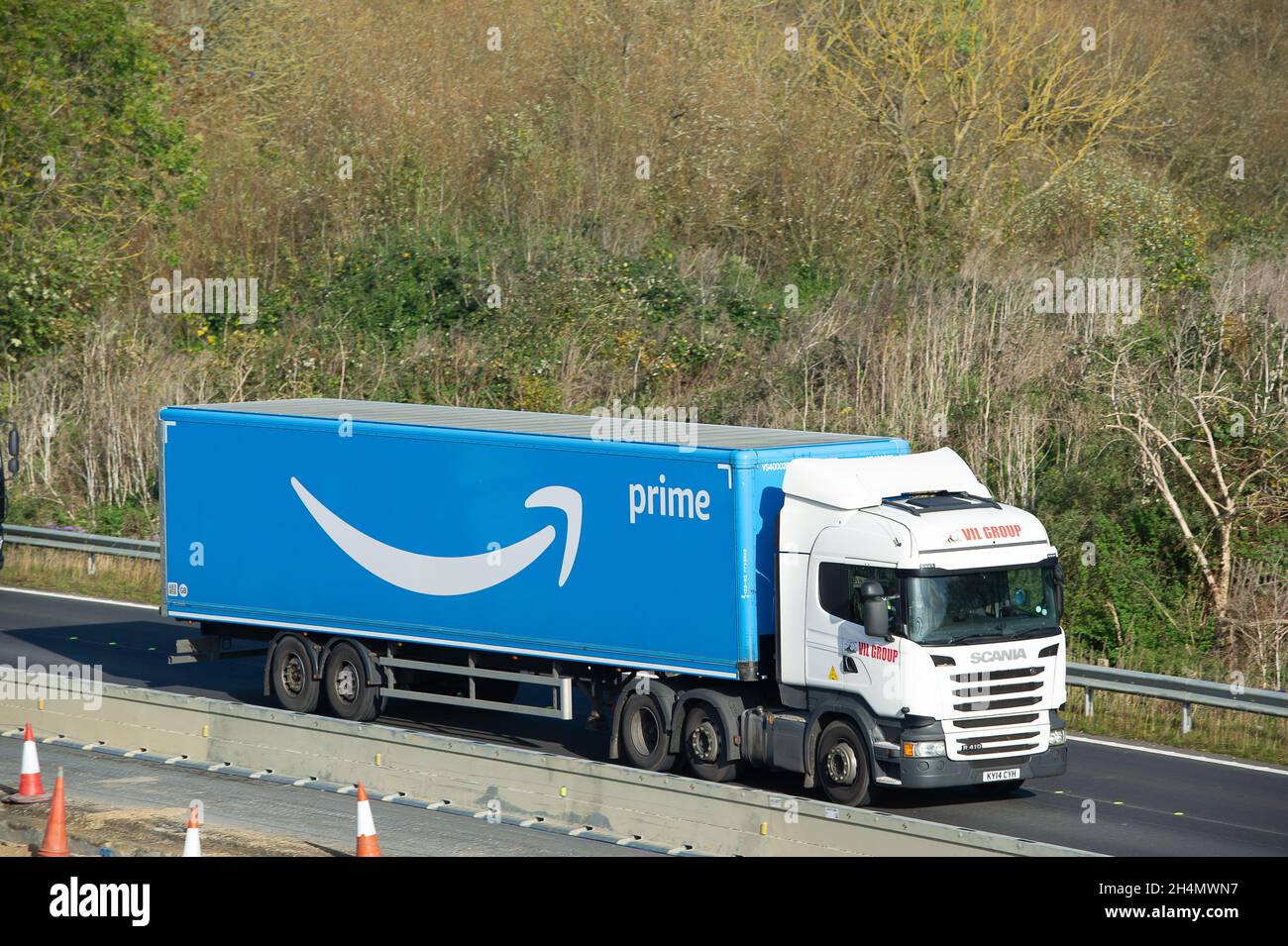 Datchet, UK. November 2021. Die Arbeiten an der Aufrüstung der M4 auf eine All Lanes Running Digital Smart Motorway werden fortgesetzt. Die Abgeordneten fordern, dass die Arbeiten an intelligenten Autobahnen für fünf Jahre gestoppt werden, damit mehr Forschung zu ihrer Sicherheit betrieben werden kann und auch bestehende intelligente Autobahnen sicherer werden können, indem mehr Notschutzgebiete hinzugefügt werden. Quelle: Maureen McLean/Alamy Live News Stockfoto