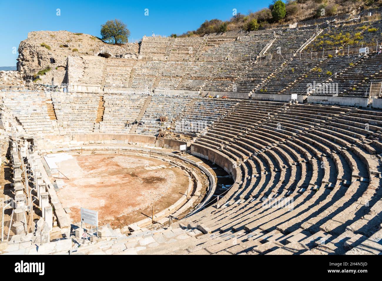 Ephesus, Türkei – 2. November 2020. Das große Theater von Ephesus, Türkei. Ursprünglich unter dem hellenistischen König Lysimachus erbaut, wurde das große Theater neu errichtet Stockfoto