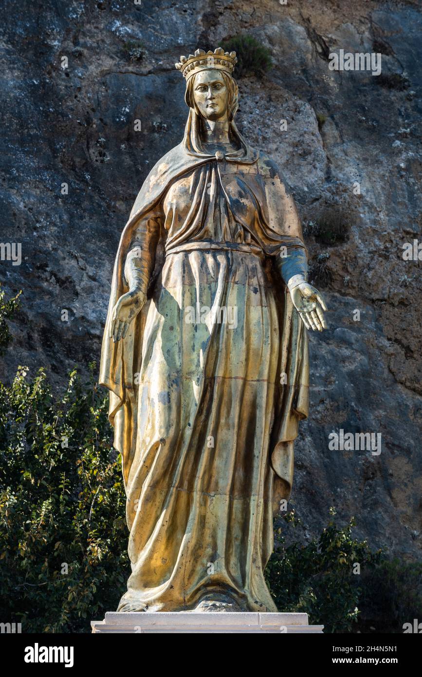 Selcuk, Izmir, Türkei – 3. November 2020. Riesige Bronzestatue der Jungfrau Maria in Selcuk, Türkei. Die Statue wurde 1996 errichtet. Stockfoto