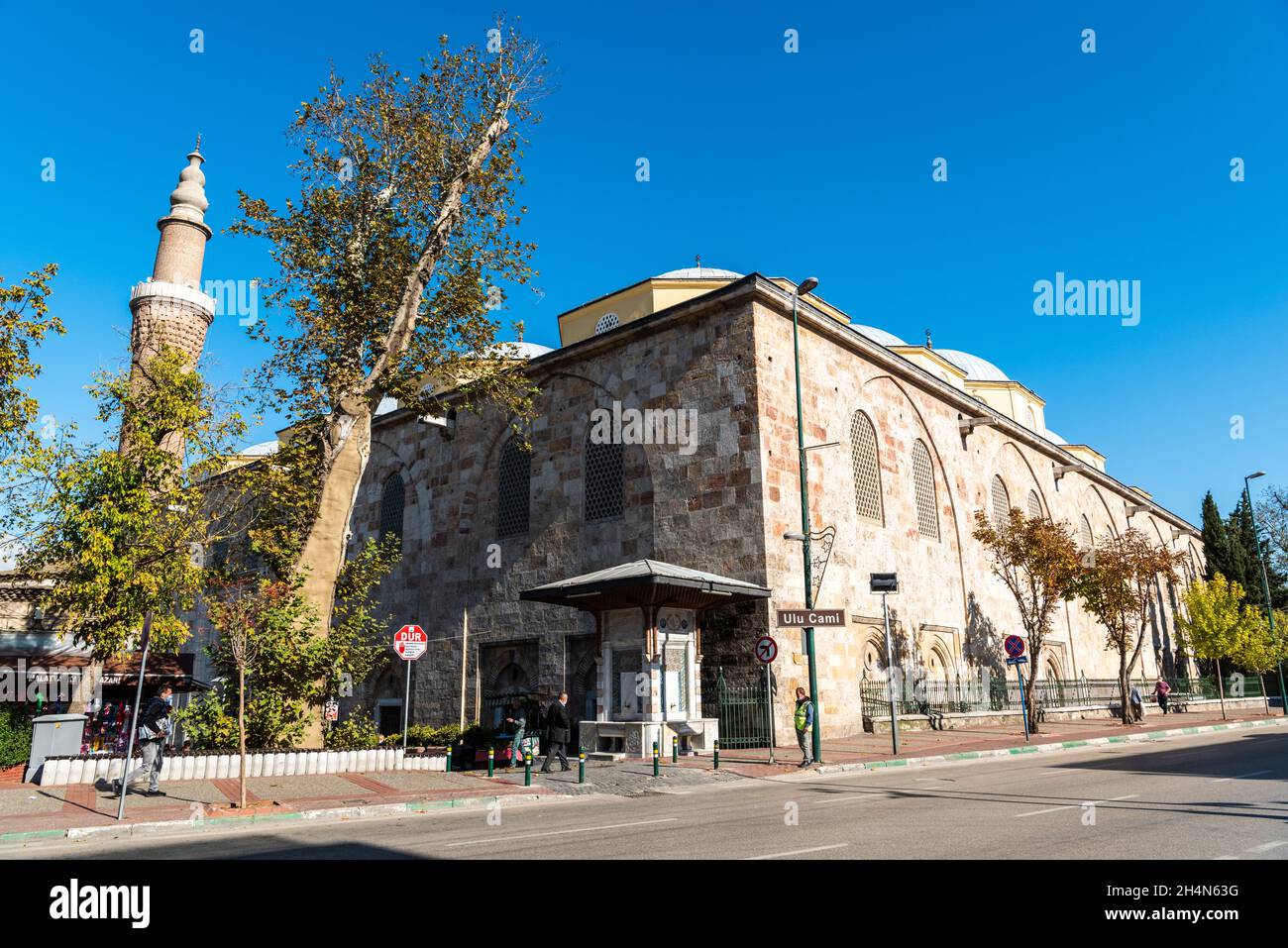 Bursa, Türkei – 10. November 2020. Große Moschee (Ulu Camii) von Bursa, Türkei. Dieser riesige Schrein im Seldschuken-Stil aus dem Jahr 1399 ist der dominanteste Stockfoto