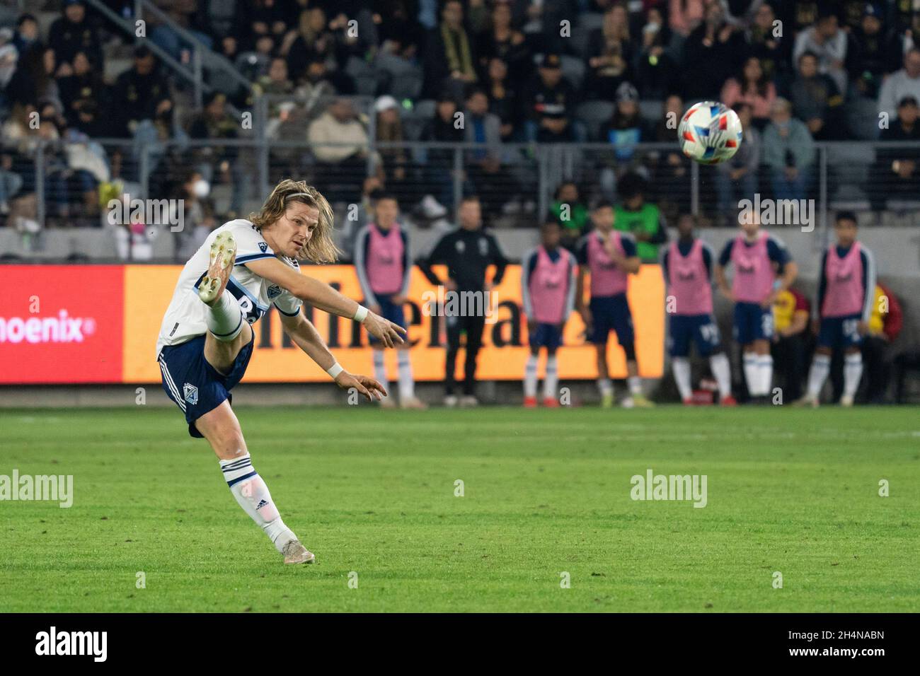 Vancouver Whitecaps Mittelfeldspieler Florian Jungwirth (26) während eines MLS-Spiels gegen den Los Angeles FC, Dienstag, den 2. November 2021, in Los Angeles, LAFC gebunden Stockfoto