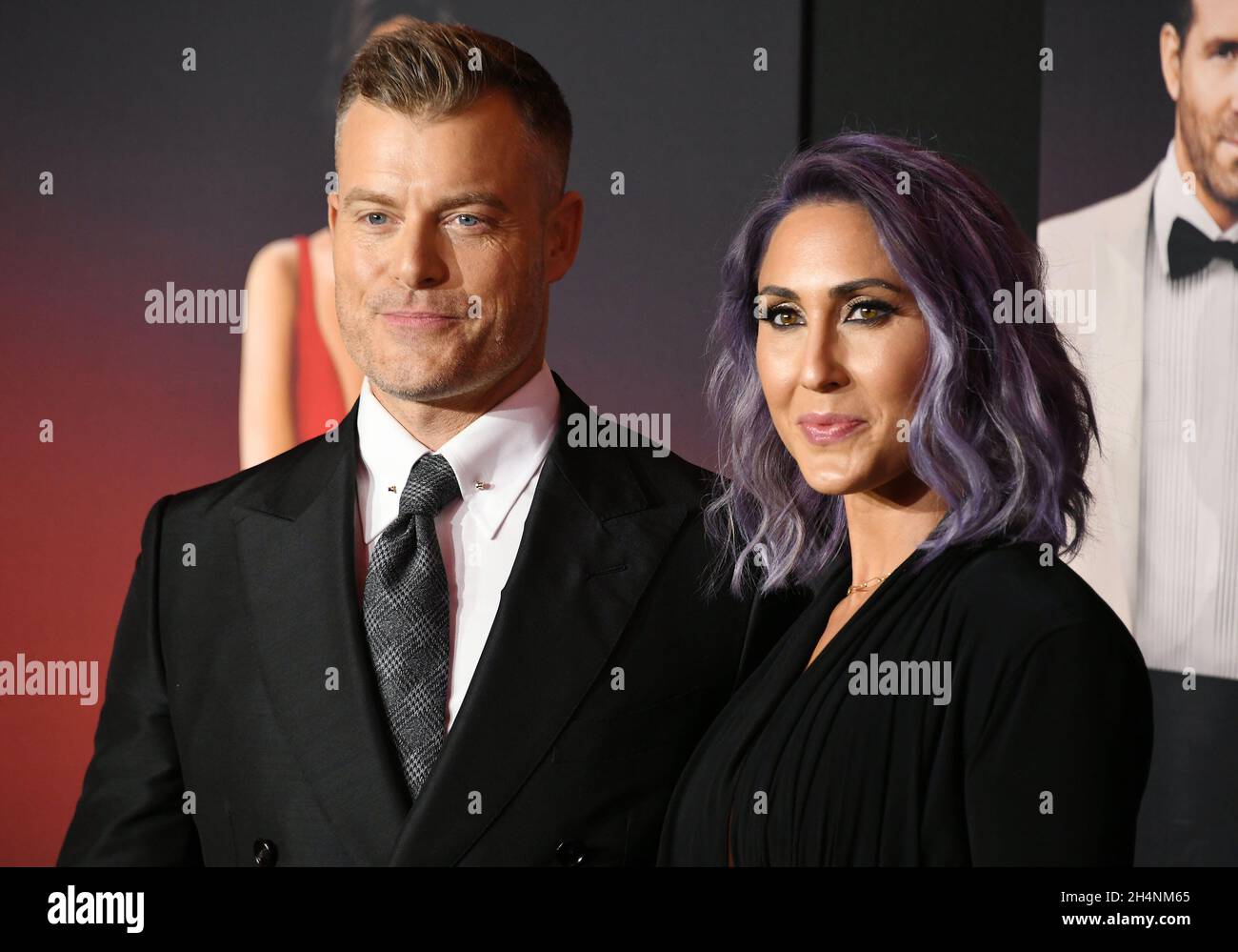 Los Angeles, USA. November 2021. (L-R) Rawson Marshall Thurber und Sarah Thurber kommen bei der RED NOTICE-Weltpremiere von Netflix an, die am Mittwoch, dem 3. November 2021, in LA Live in Los Angeles, CA, stattfand. (Foto: Sthanlee B. Mirador/Sipa USA) Quelle: SIPA USA/Alamy Live News Stockfoto