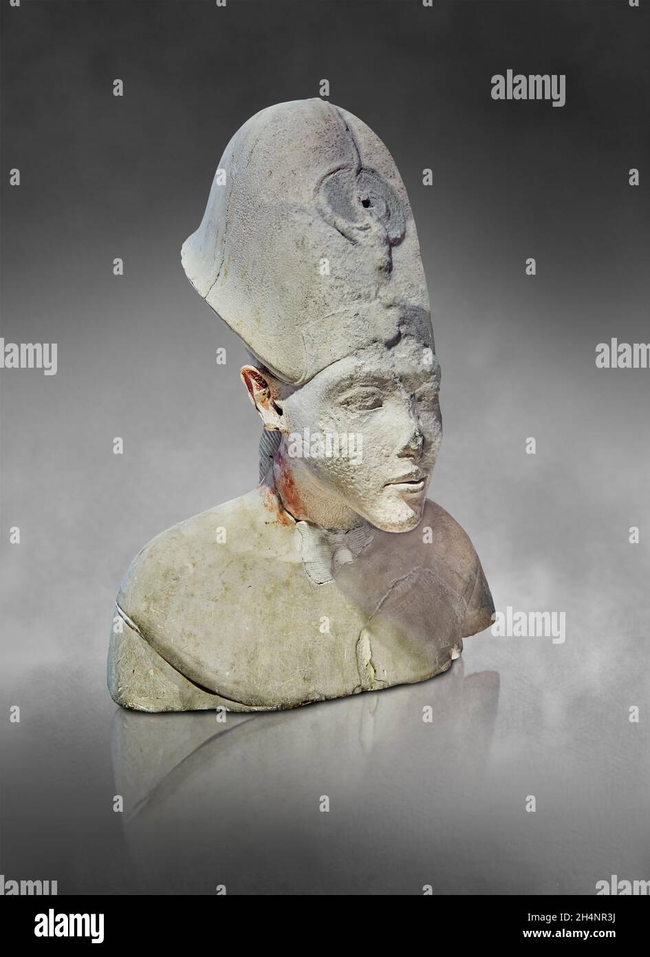 Ägyptische Statue Skulptur des Königs Echnaton, 1353–1336 v. Chr., 18. Dynastie, Kalkstein. Louvre Museum Inv. E11076. Pharao Akhenaten, auch geschrieben Echnato Stockfoto