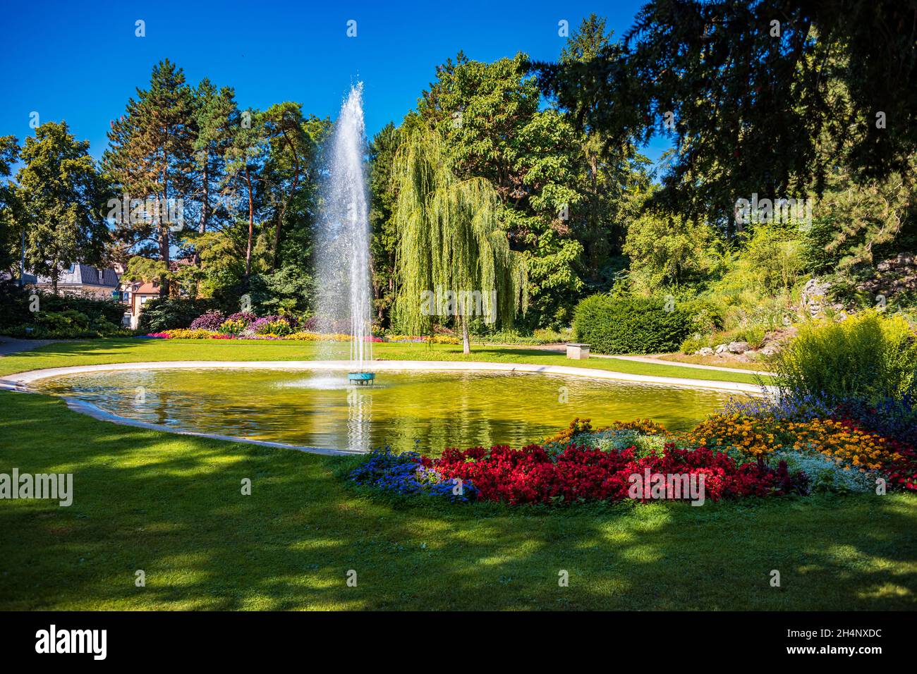 FORCHHEIM, DEUTSCHLAND - CA. AUGUST 2021: Der Stadtpark von Forchheim, Bayern, Deutschland Stockfoto