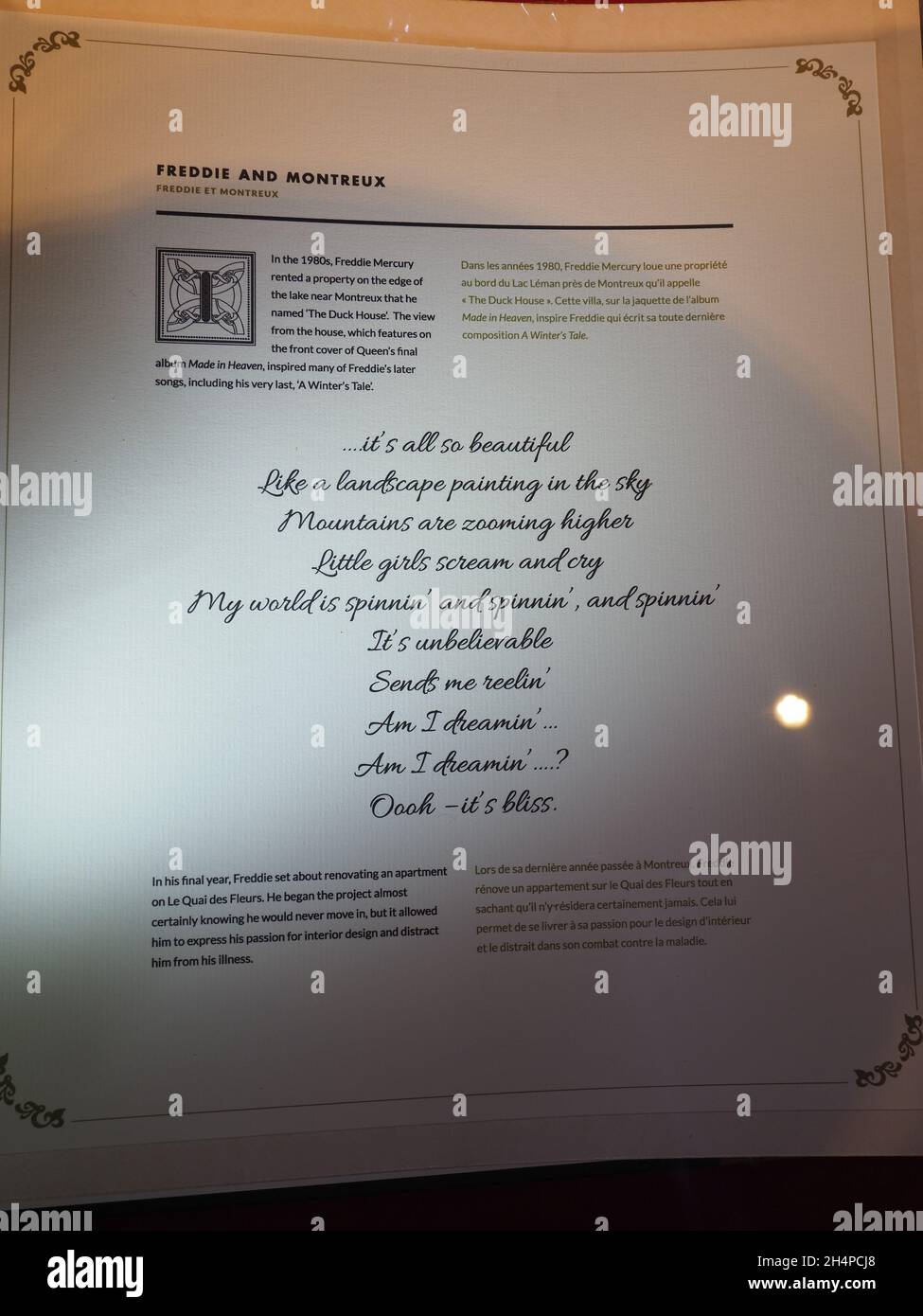 MONTREUX, SCHWEIZ am 2017. JULI: Eine Wintergeschichte von Freddie Mercury im Museum in der europäischen Stadt im Kanton Waadt - vertikal Stockfoto