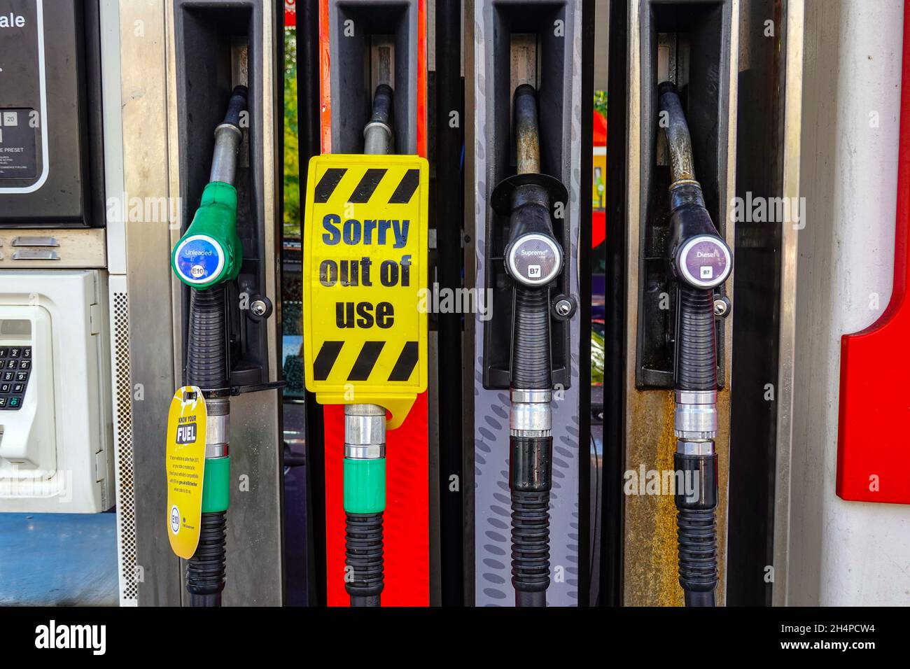 Sorry Out of Use Schild, an der Esso Tankstelle im Tesco Store, Fullwood, Sheffield, Großbritannien Stockfoto