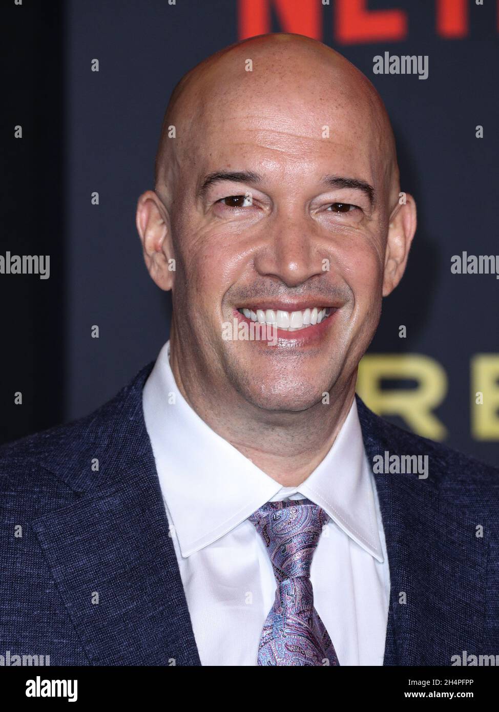 Los Angeles, Usa. November 2021. LOS ANGELES, KALIFORNIEN, USA - 04. NOVEMBER: Präsident der Produktion bei Seven Bucks Productions Hiram Garcia kommt zur Weltpremiere von Netflix's „Red Notice“, die auf der Xbox Plaza und Chick Hearn Court in L.A. stattfand Live am 4. November 2021 in Los Angeles, California, USA. (Foto von Xavier Collin/Image Press Agency) Quelle: Image Press Agency/Alamy Live News Stockfoto