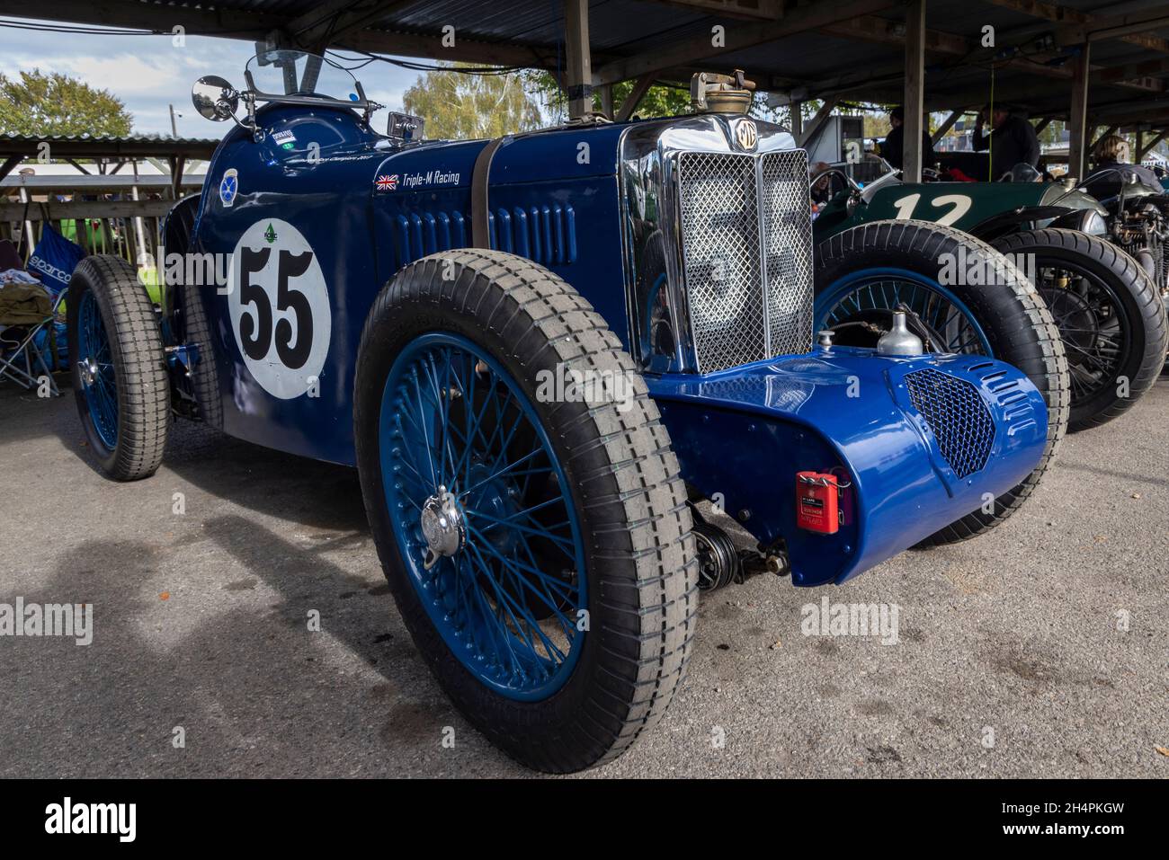 Duncan Potters 1929 MG C-Type Rennfahrer in der Garage beim 78. Goodwood Members Meeting, Sussex, Großbritannien. Teilnehmer der Earl Howe Trophy. Stockfoto