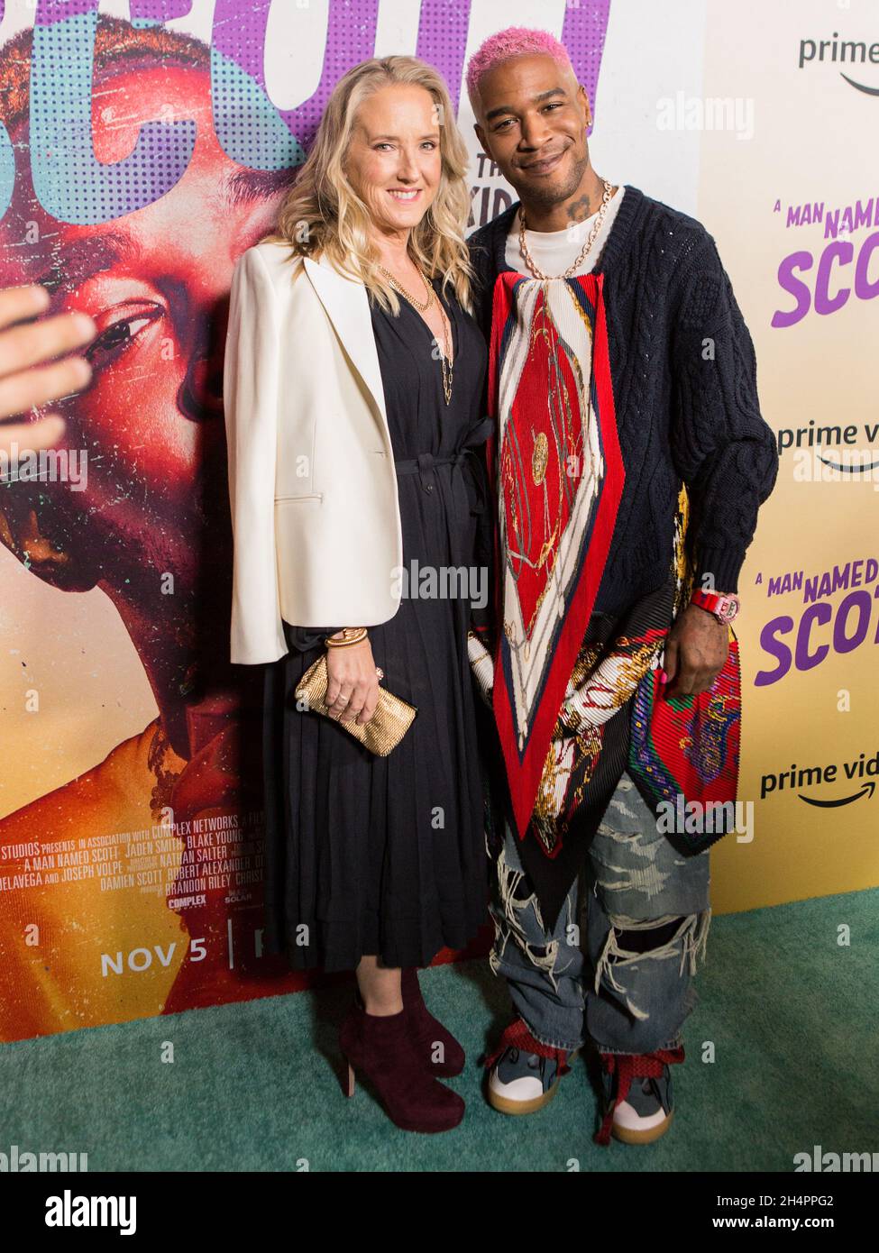 Los Angeles, Usa. November 2021. LOS ANGELES, KALIFORNIEN, USA – 03. NOVEMBER: Jennifer Salke, Leiterin der Amazon Studios, und Rapper Kid Cudi (Scott Ramon Seguro Mescudi) kommen zur Los Angeles Special Screening von Amazon Prime Video's 'A man Named Scott', die am 3. November 2021 im Billy Wilder Theater im Hammer Museum in Los Angeles, Kalifornien, USA, stattfand. (Foto von Rudy Torres/Image Press Agency) Quelle: Image Press Agency/Alamy Live News Stockfoto