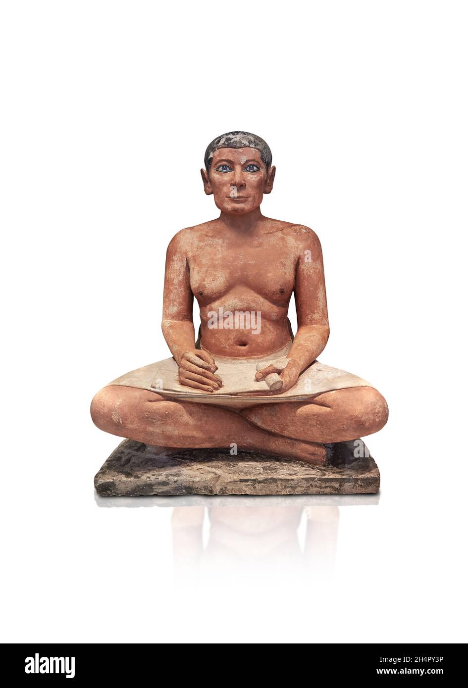 Alte ägyptische sitzende Schreiber Statue Skulptur, 2600-2350, 4. Oder 5. Dynastie. Louvre Museum Inv. E3023 oder N 2290. Der Schreiber sitzt gekreuzt Stockfoto