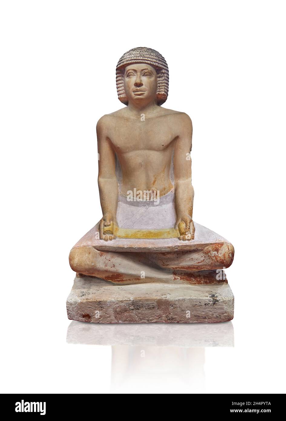 Ägyptische Statue Skulptur eines sitzenden gekreuzten Beinen Schreiber mit einem Papyrus auf seinem Schoß, 2500-2530 v. Chr., 5. Dynastie, Kalkstein. Louvre Museum Stockfoto