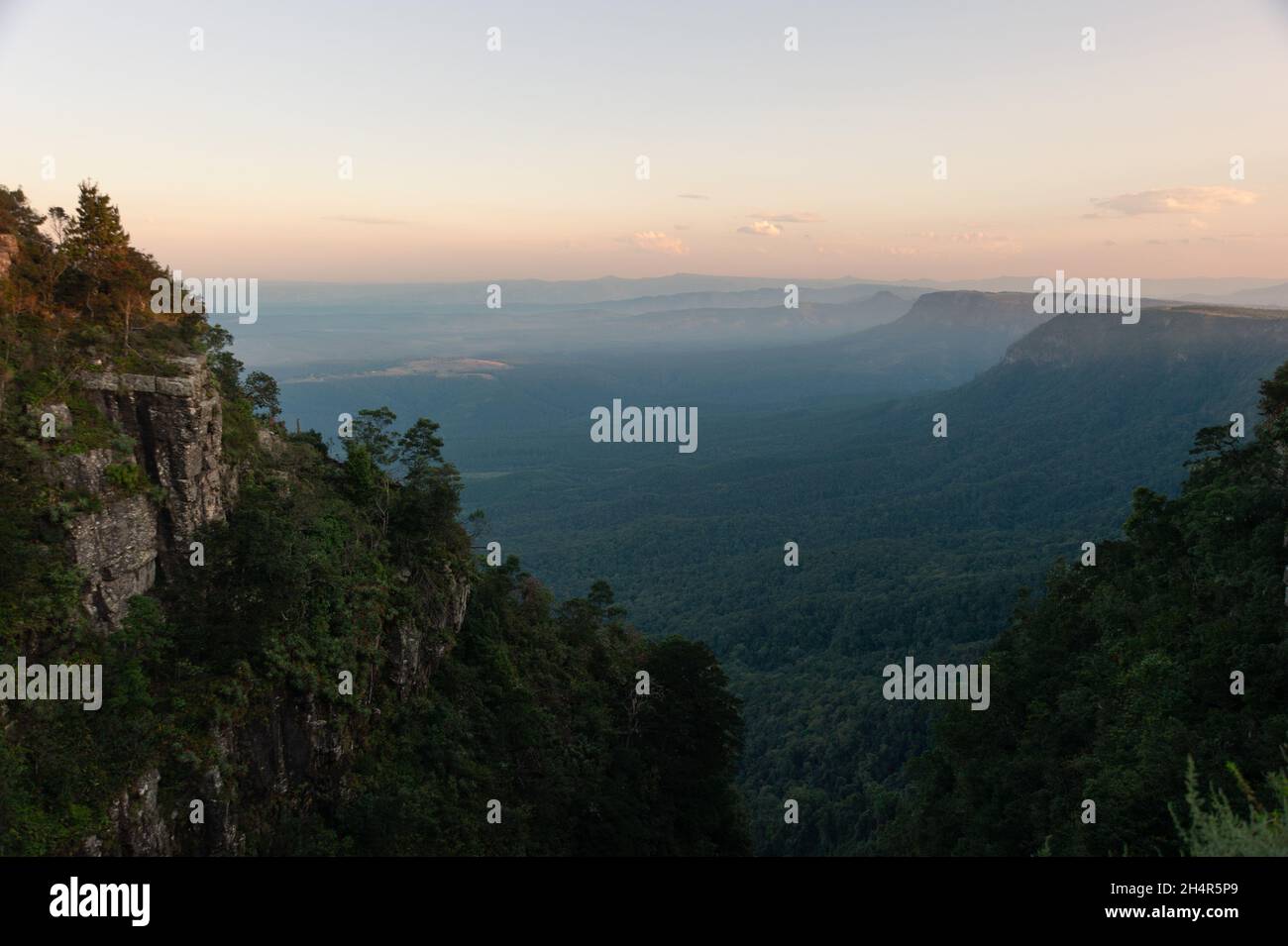 Paysage de montagne et falaises en Afrique du Sud Stockfoto