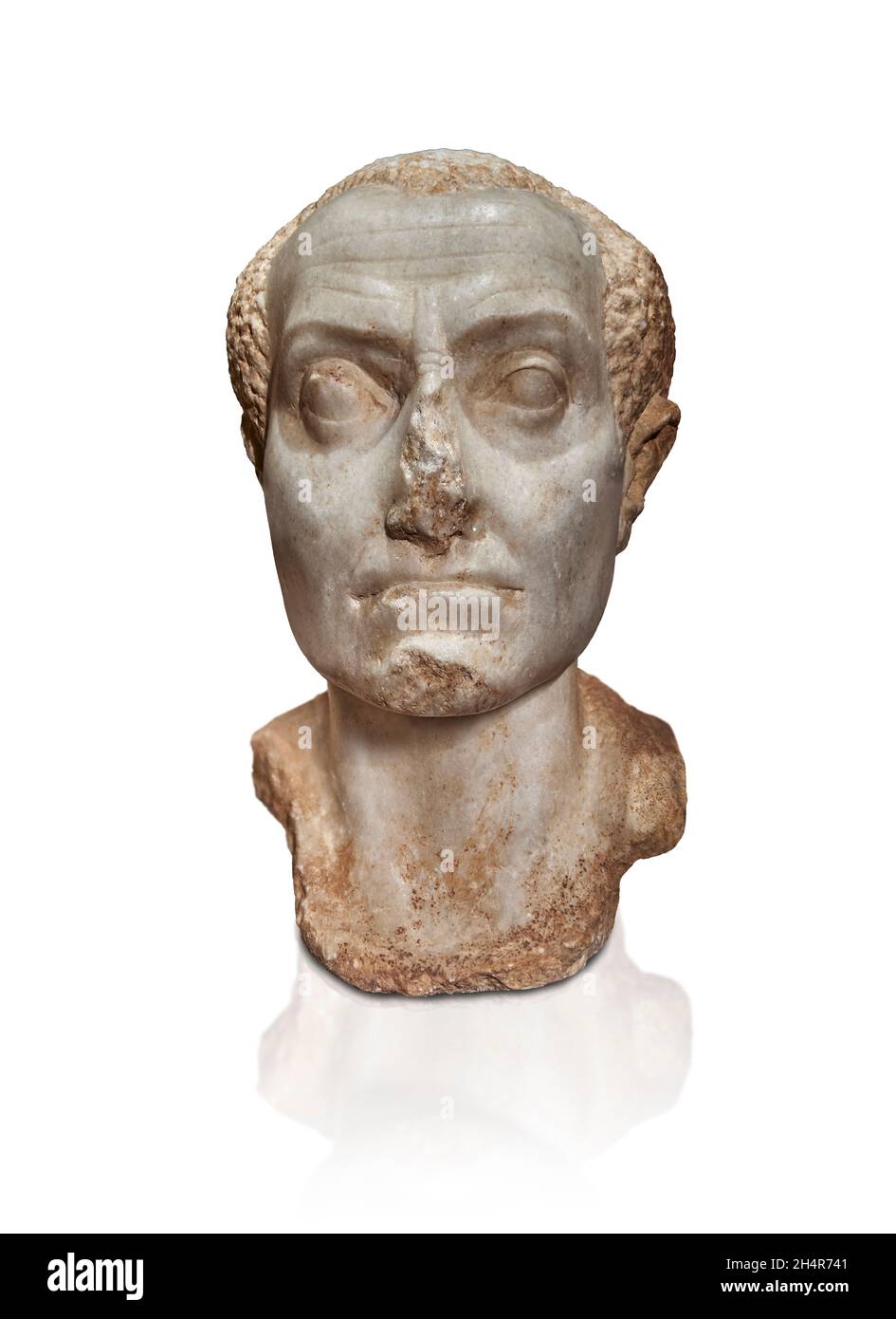 Römische ägyptische Statue Skulptur eines Mannes, ist c.AD, Marmor . Louvre Museum E 2596. Der Mund hat einen Ausdruck von Autorität, der Kopf ist von einem gealterten m Stockfoto